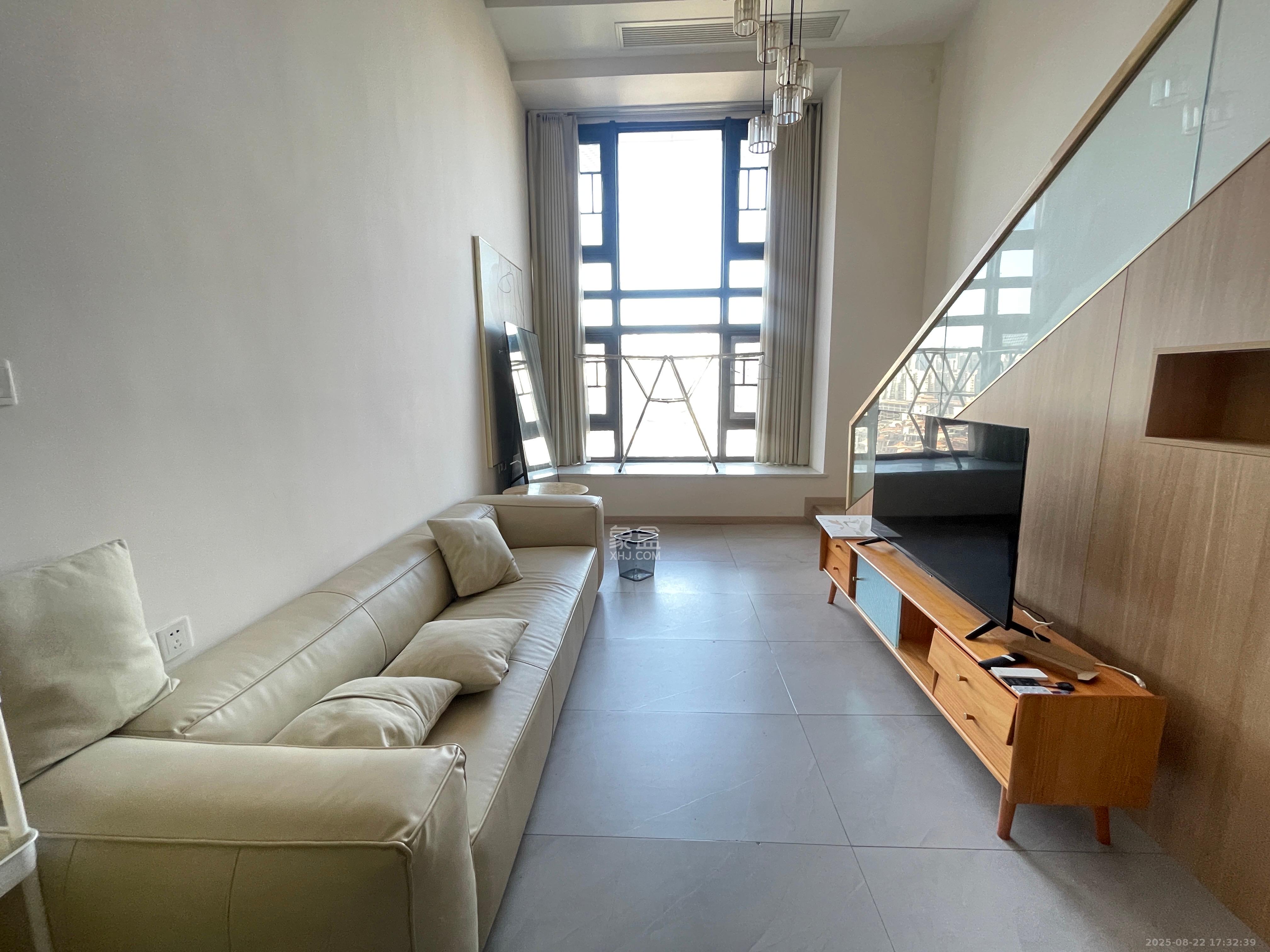 明昇壹城(明昇时代广场)三期  1室1厅1卫    2500.0元/月 明昇壹城(明昇时代广场)三期  1室1厅1卫    2500.0元/月