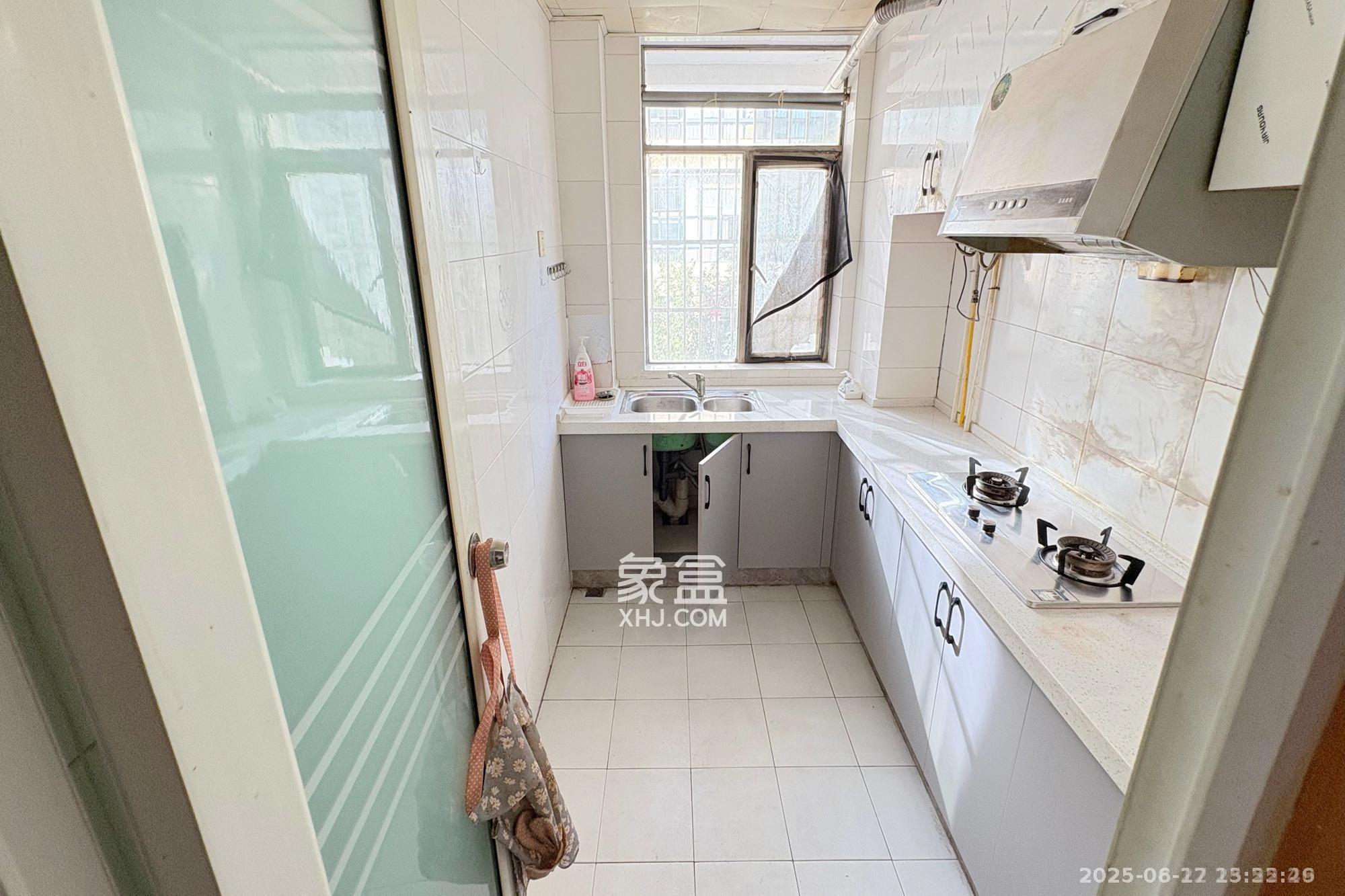 佳天雅苑 3室2厅2卫 2000.0元/月 佳天雅苑 3室2厅2卫 2000.0元/月室内图