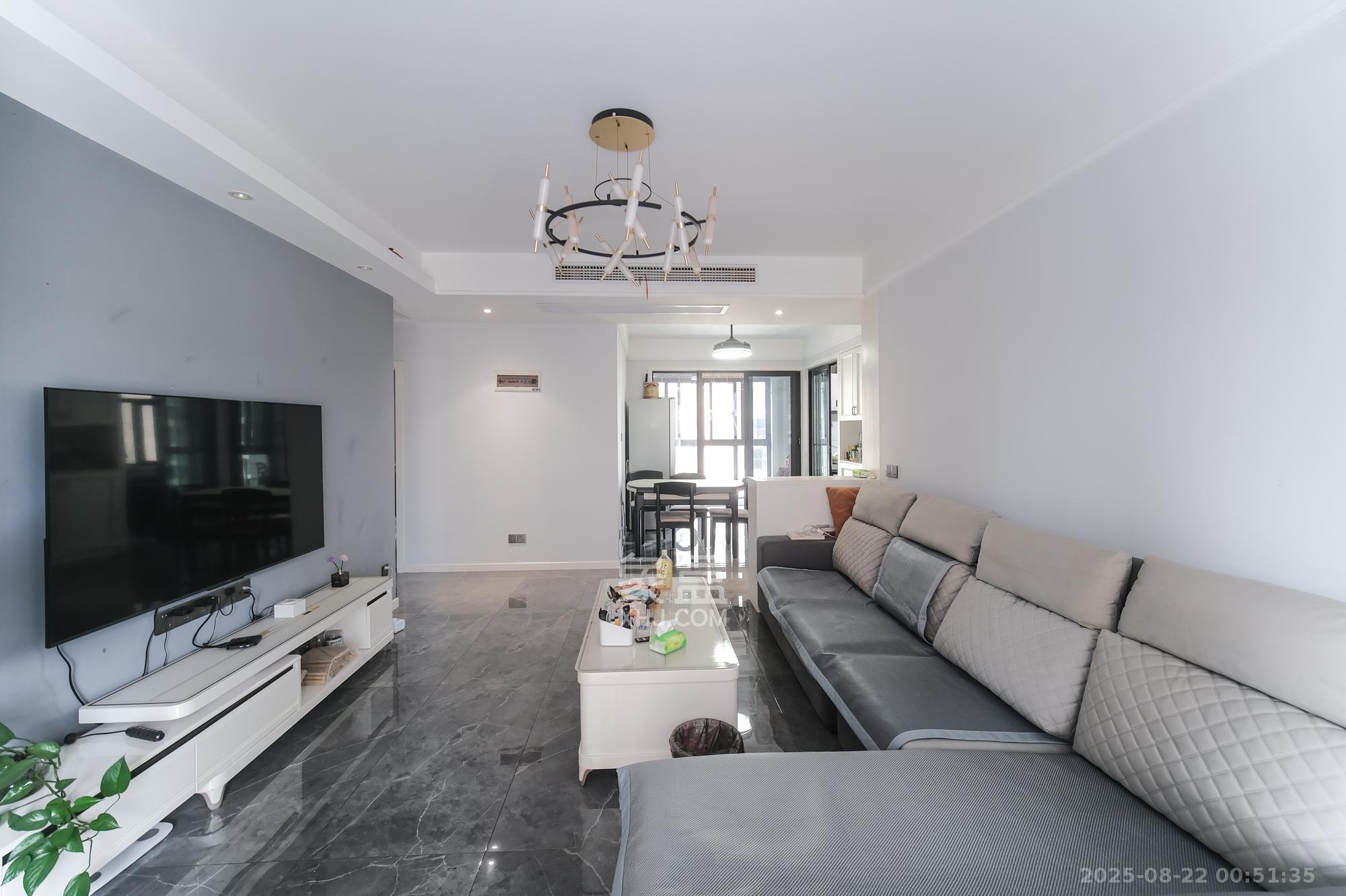 星雅美辰  3室2厅2卫    115.0万 星雅美辰  3室2厅2卫    115.0万客厅