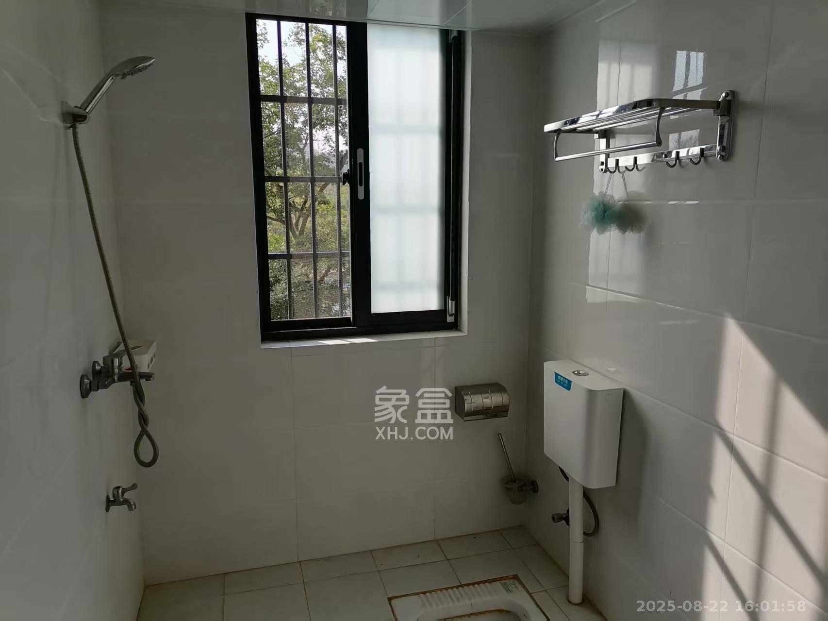 莲香园 3室2厅2卫 2000.0元/月 莲香园 3室2厅2卫 2000.0元/月室内图