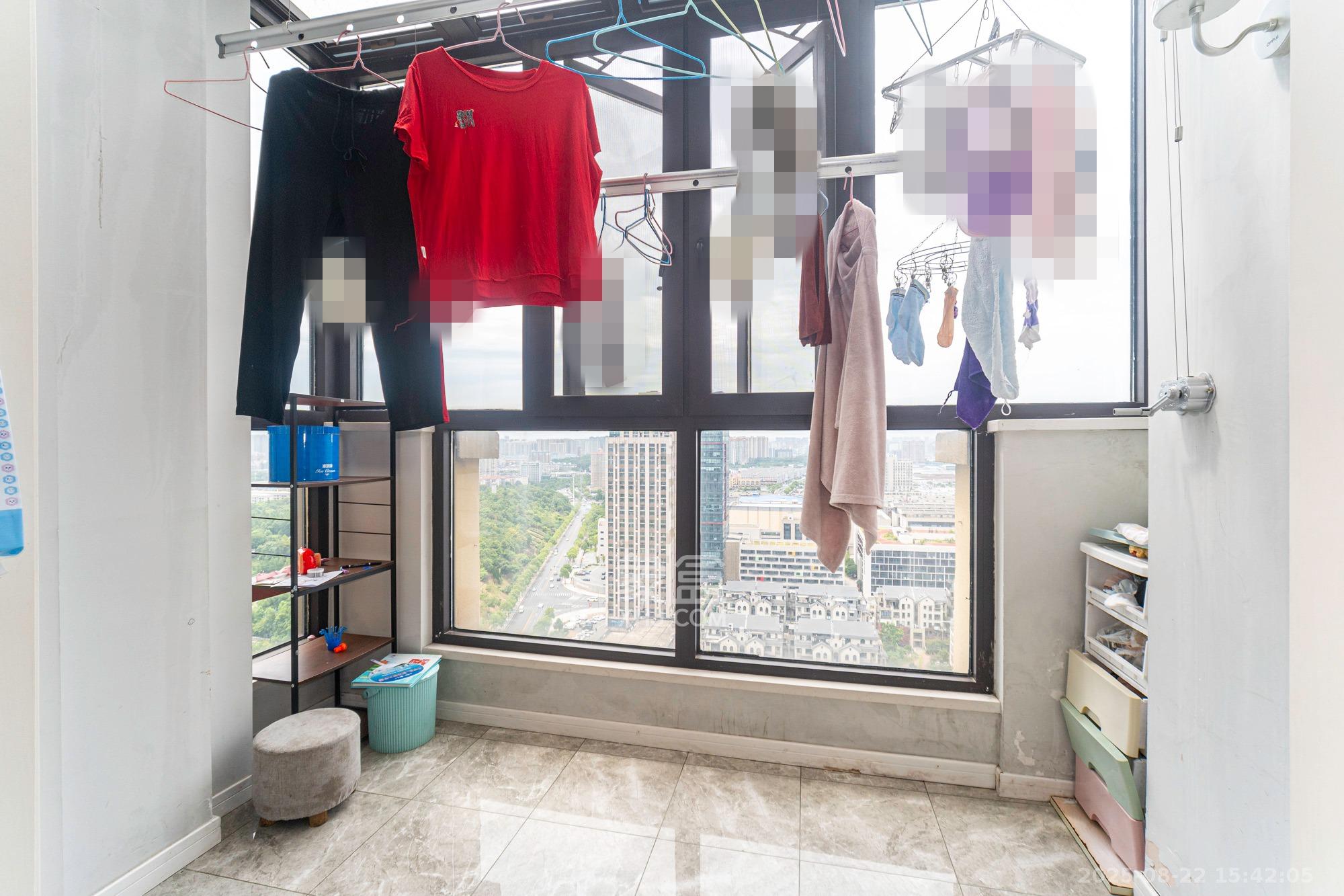 艾美潇湘  4室2厅2卫    79.8万 艾美潇湘  4室2厅2卫    79.8万阳台