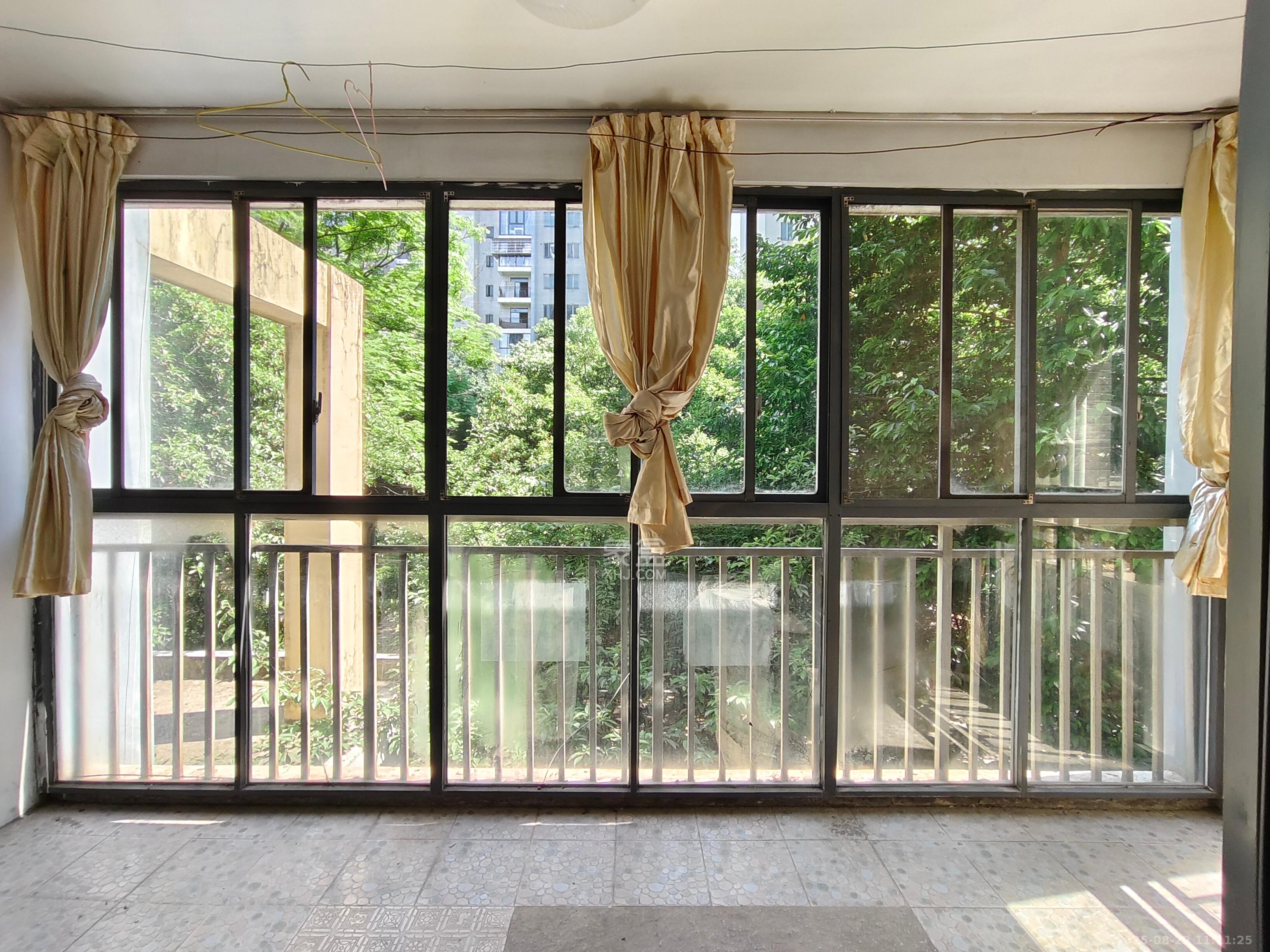 银港水晶城  4室2厅1卫    3200.0元/月 银港水晶城  4室2厅1卫    3200.0元/月室内图