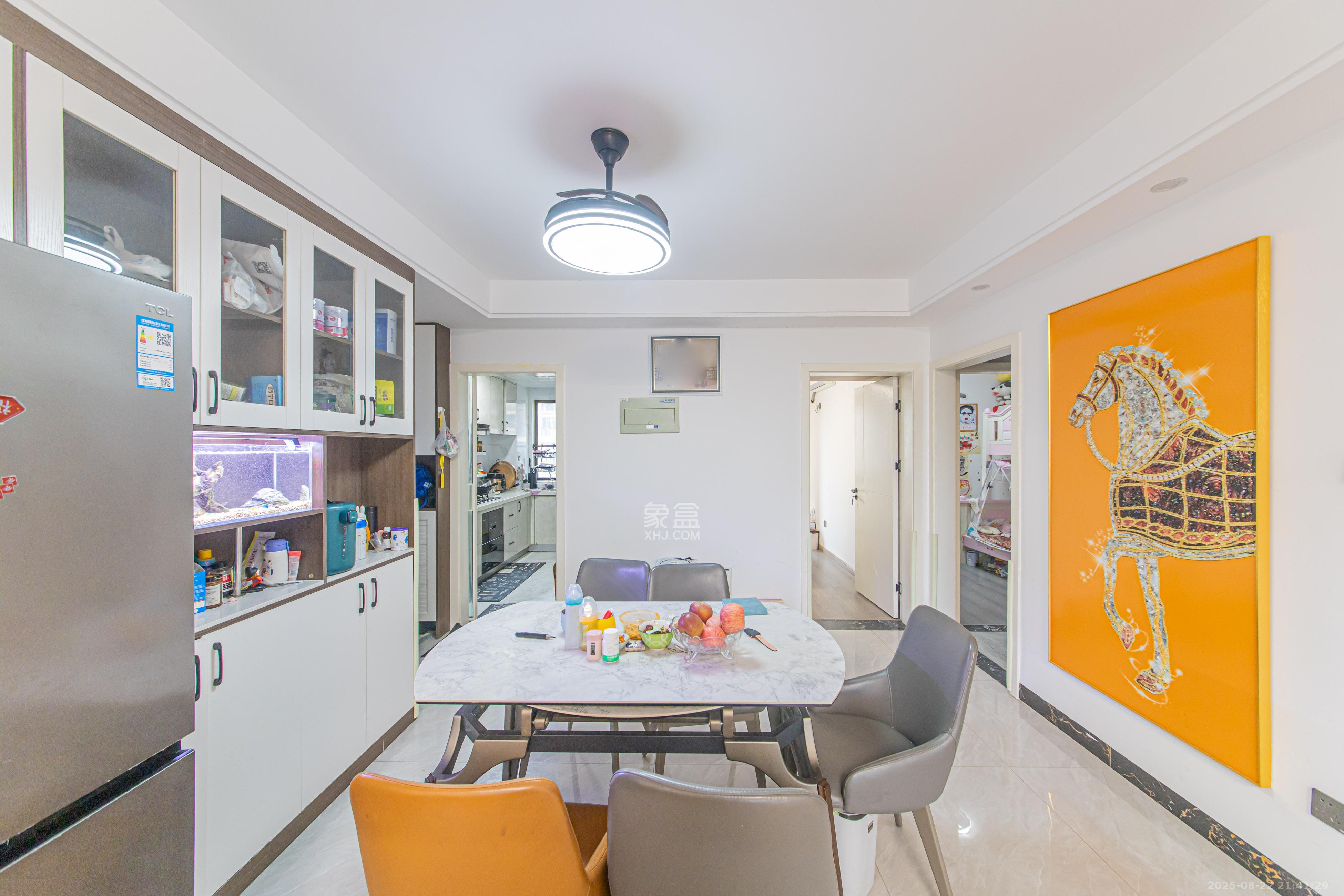 北辰中央公园DF区  3室2厅2卫    118.8万客厅