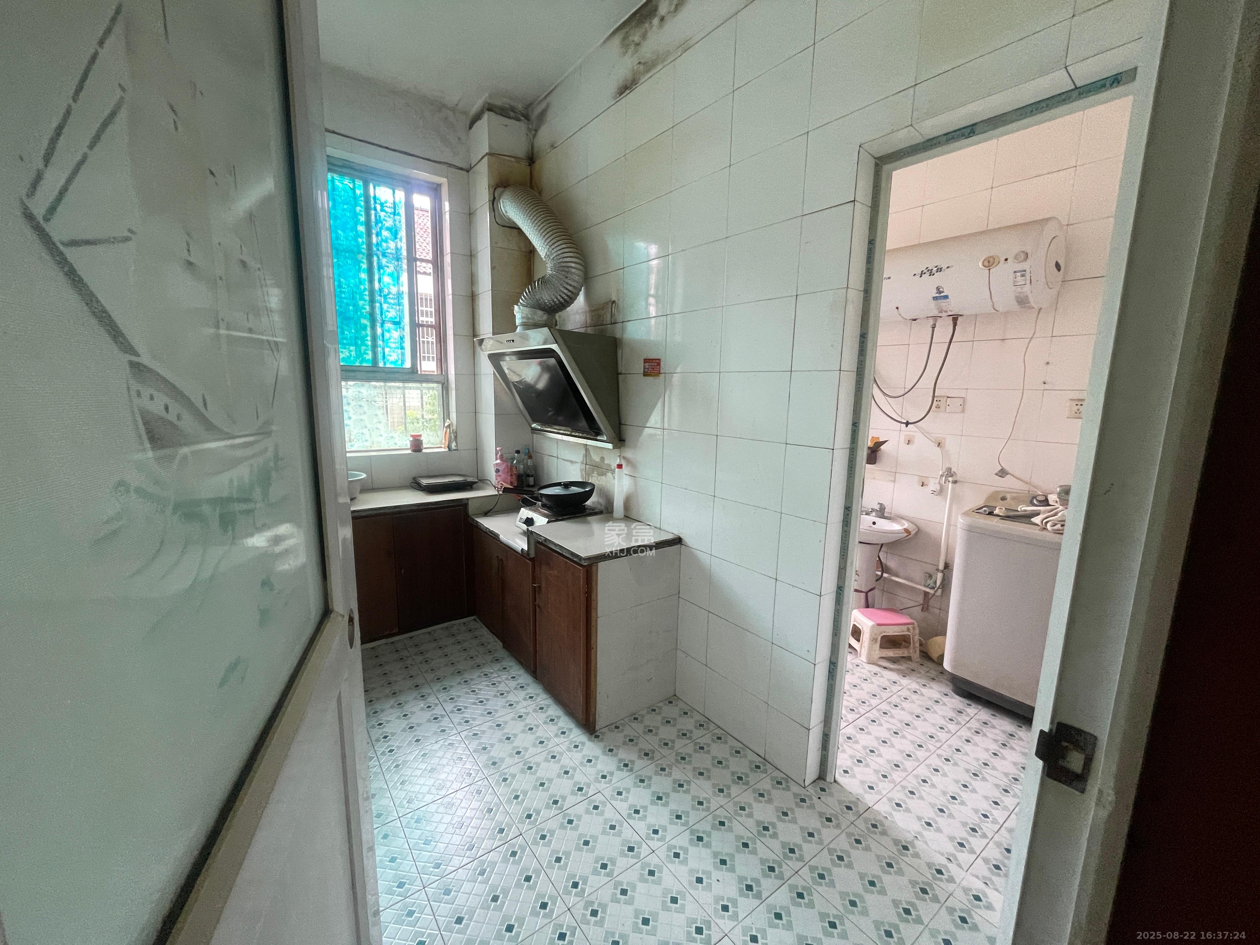 松雅安置小区 3室2厅2卫 1200.0元/月 松雅安置小区 3室2厅2卫 1200.0元/月室内图