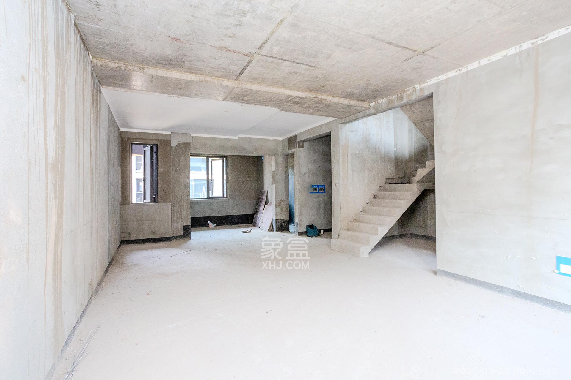 时代建发和著  6室2厅2卫    388.0万客厅