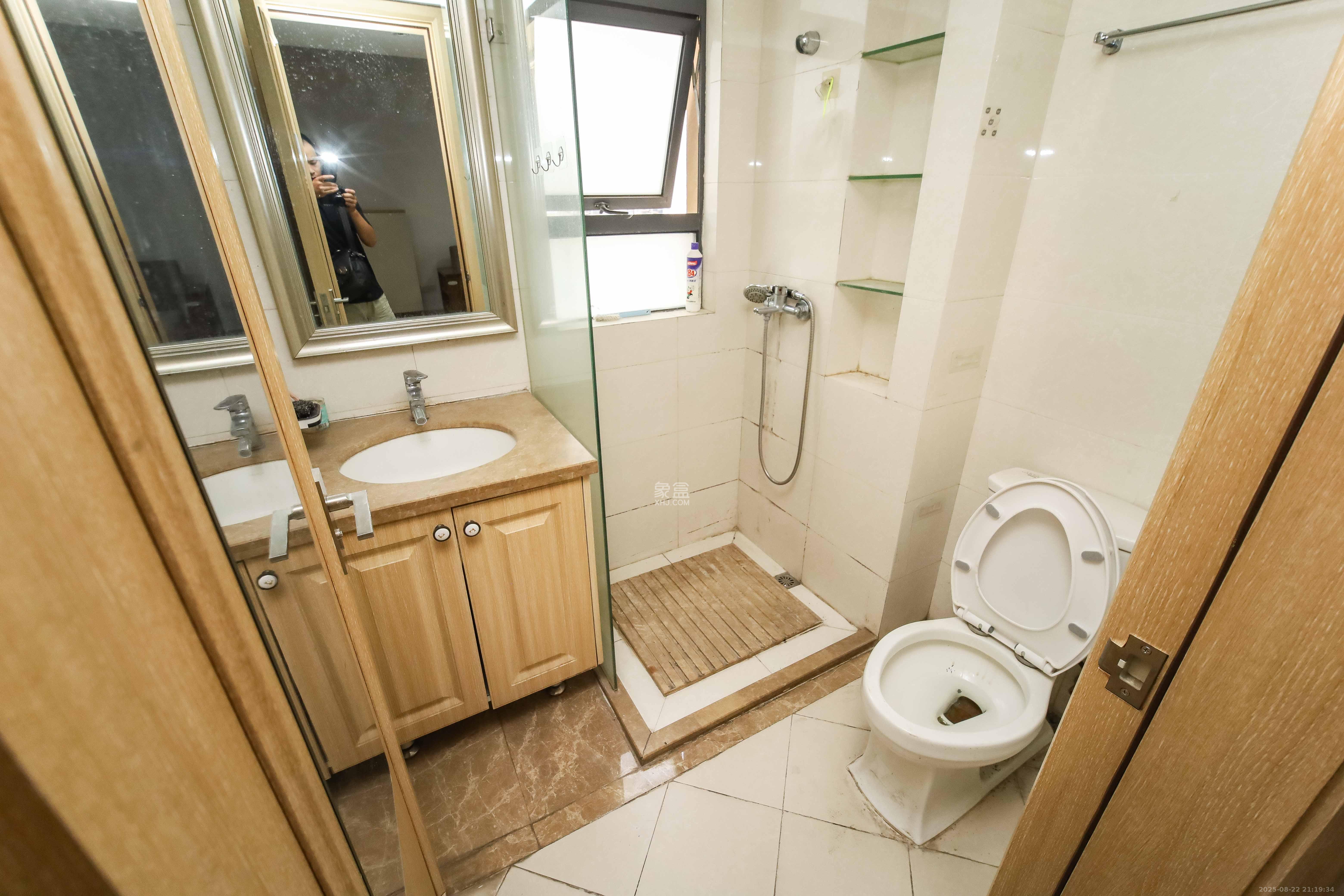 佳兆业时代广场  2室2厅1卫    66.0万卫生间