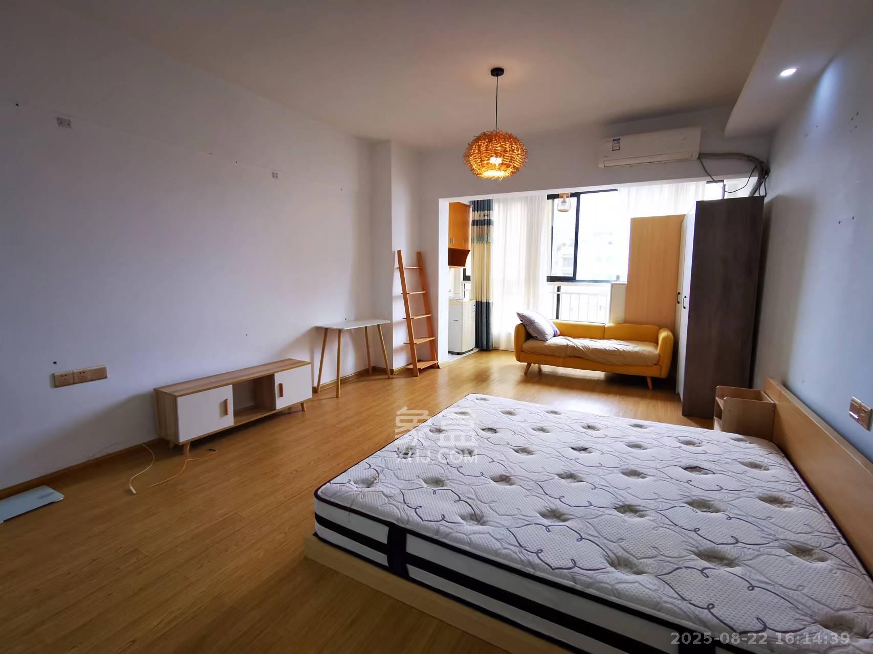 七彩丽都  1室1厅1卫   1600.00元/月室内图