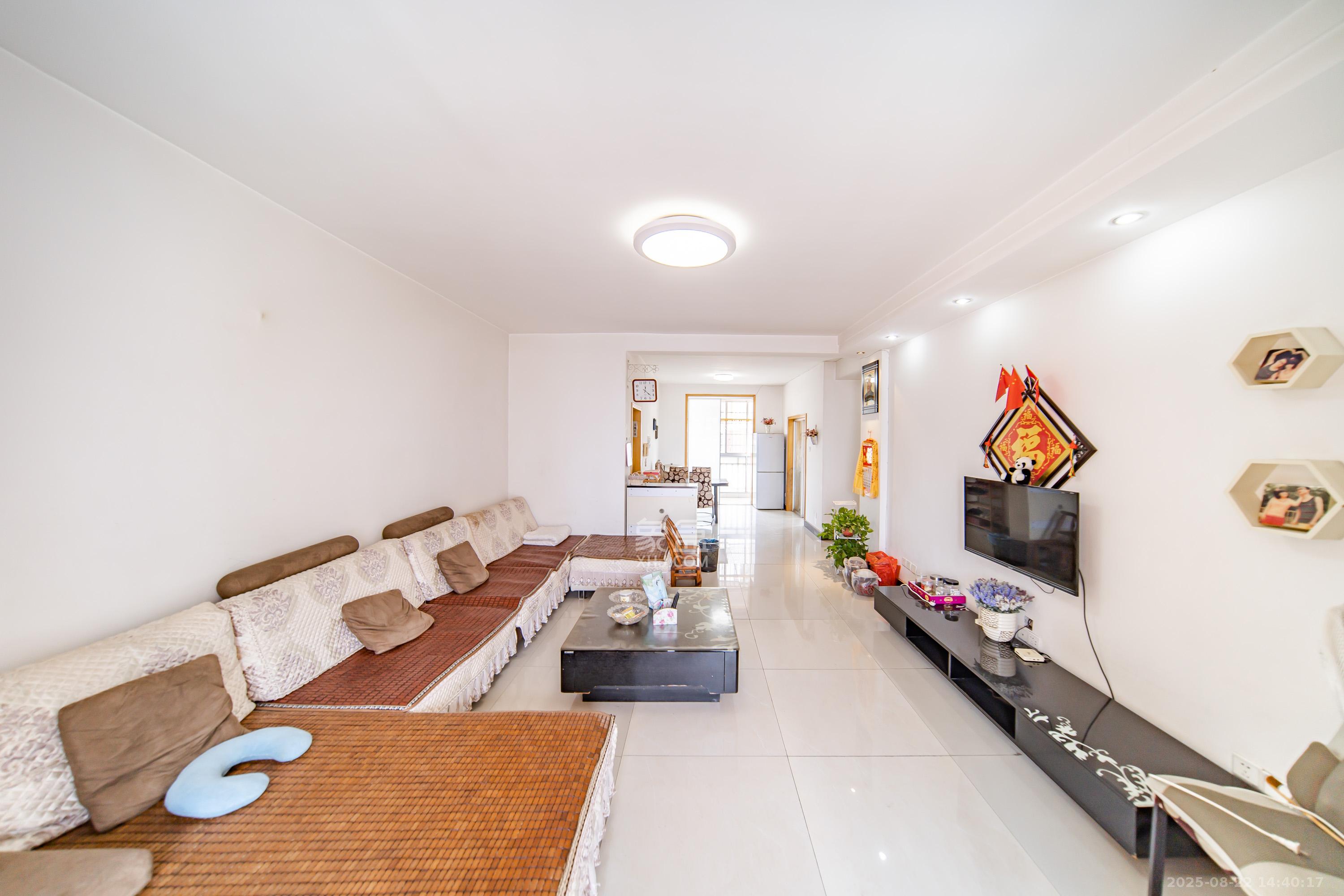 水印华府一期 3室2厅2卫 63.0万 水印华府一期 3室2厅2卫 63.0万客厅