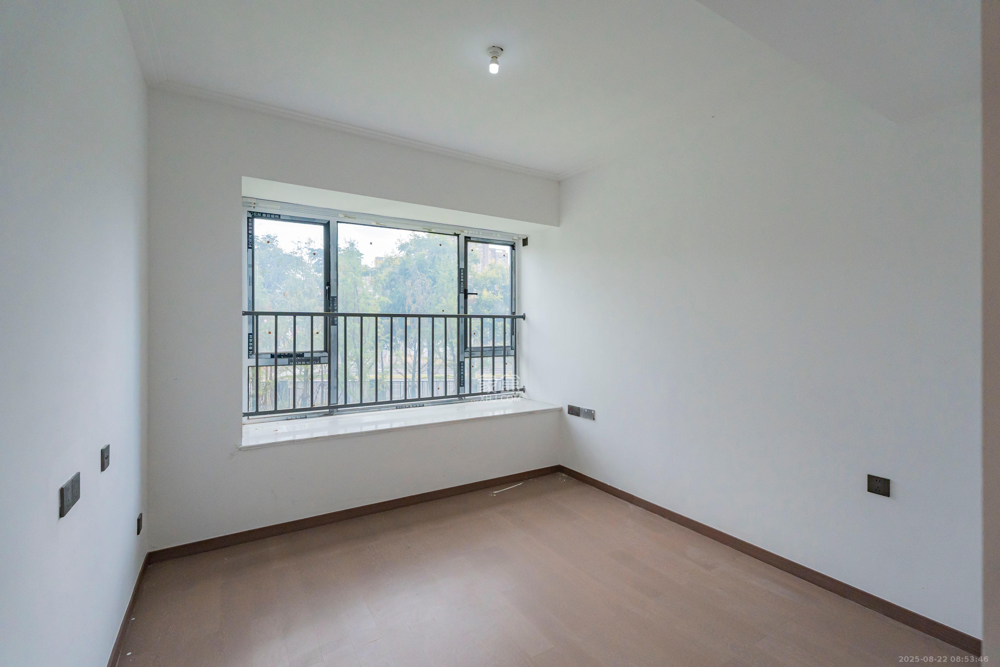绿地V岛  3室2厅2卫   3500.00元/月室内图
