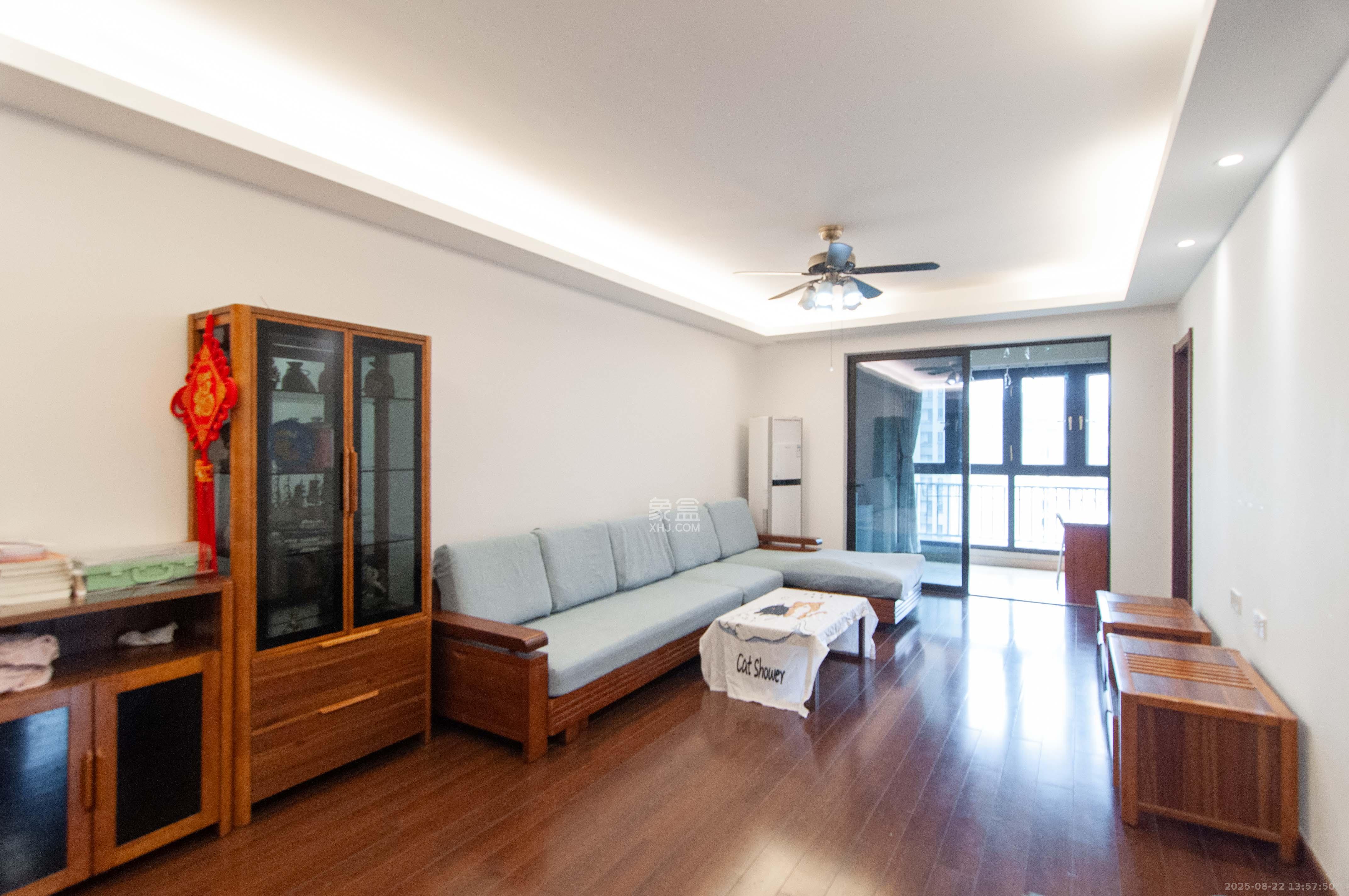 万科里梅溪郡 3室2厅1卫 160.0万 万科里梅溪郡 3室2厅1卫 160.0万客厅