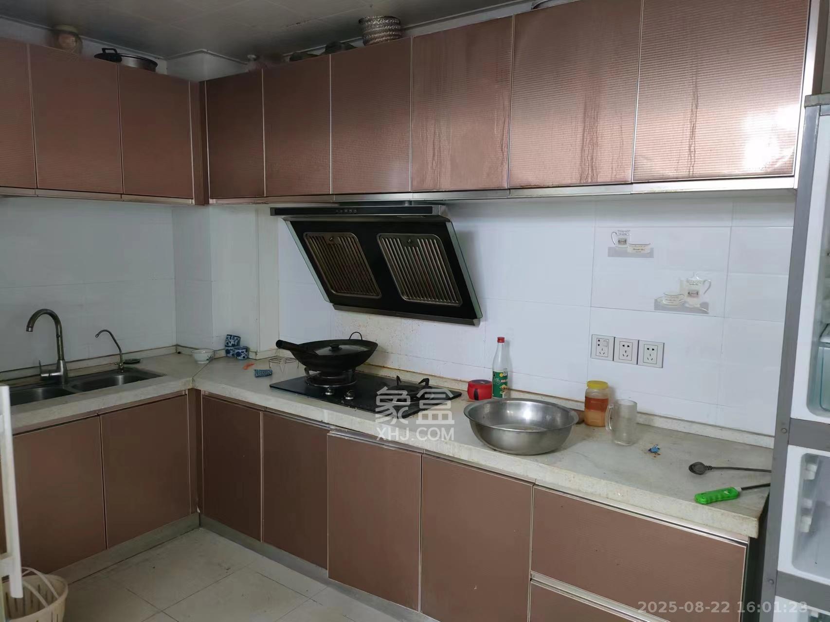 凯轩云顶 4室2厅1卫 3500.0元/月 凯轩云顶 4室2厅1卫 3500.0元/月室内图