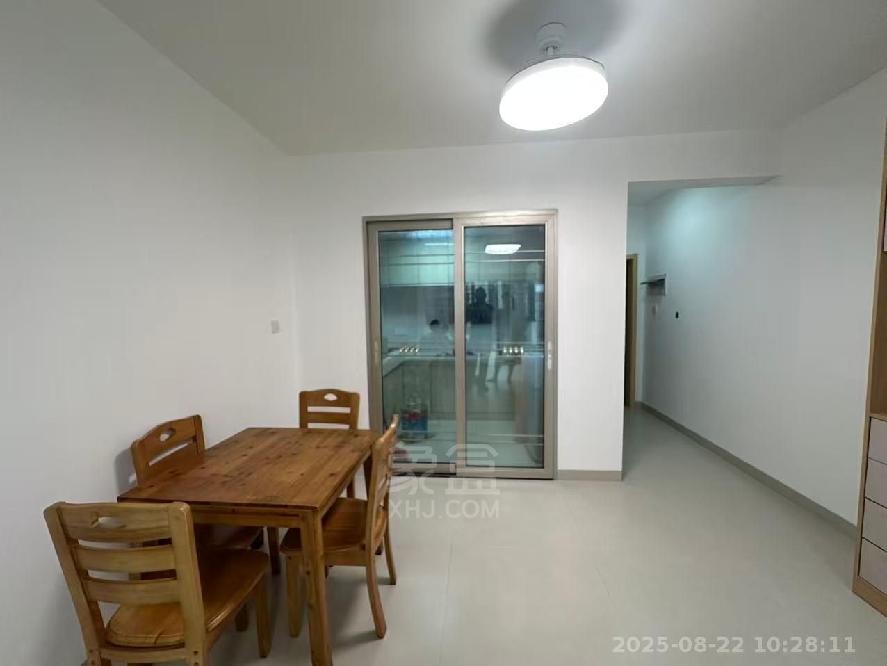 春藤小镇 3室2厅1卫 1600.0元/月 春藤小镇 3室2厅1卫 1600.0元/月室内图