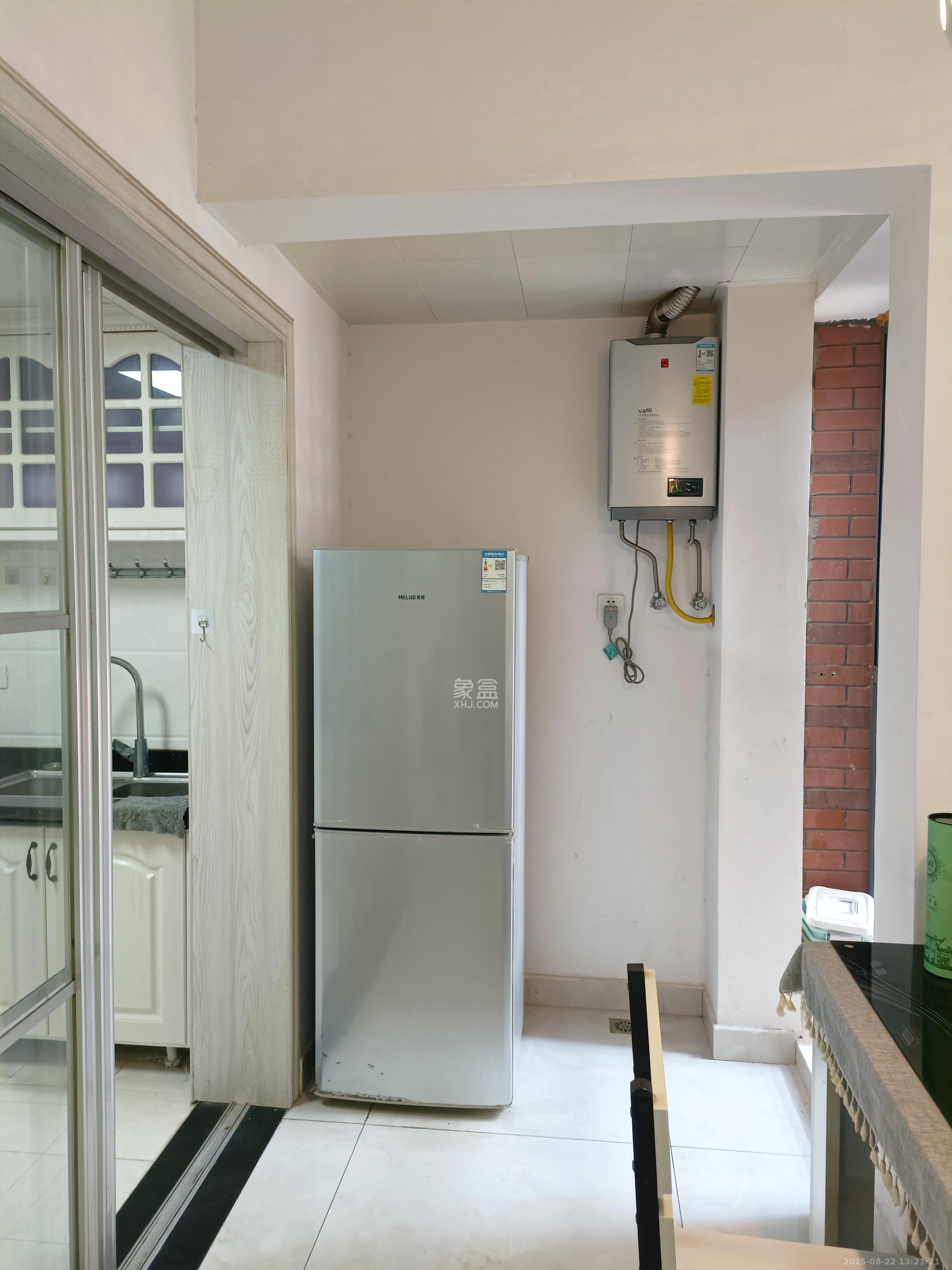 华雅林语苑  2室2厅1卫    2600.0元/月 华雅林语苑  2室2厅1卫    2600.0元/月室内图