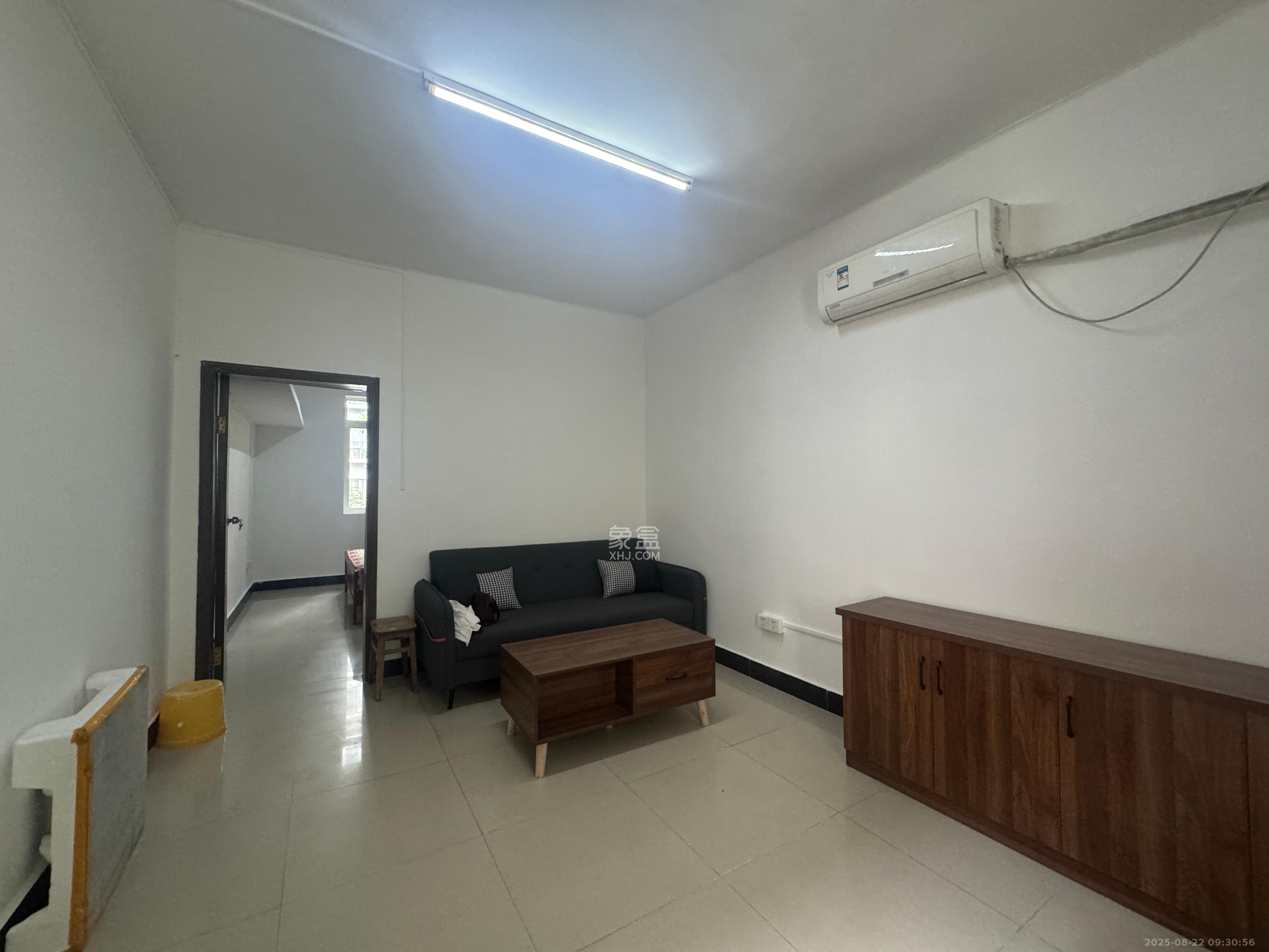 长勘小区  1室1厅1卫    1400.0元/月室内图