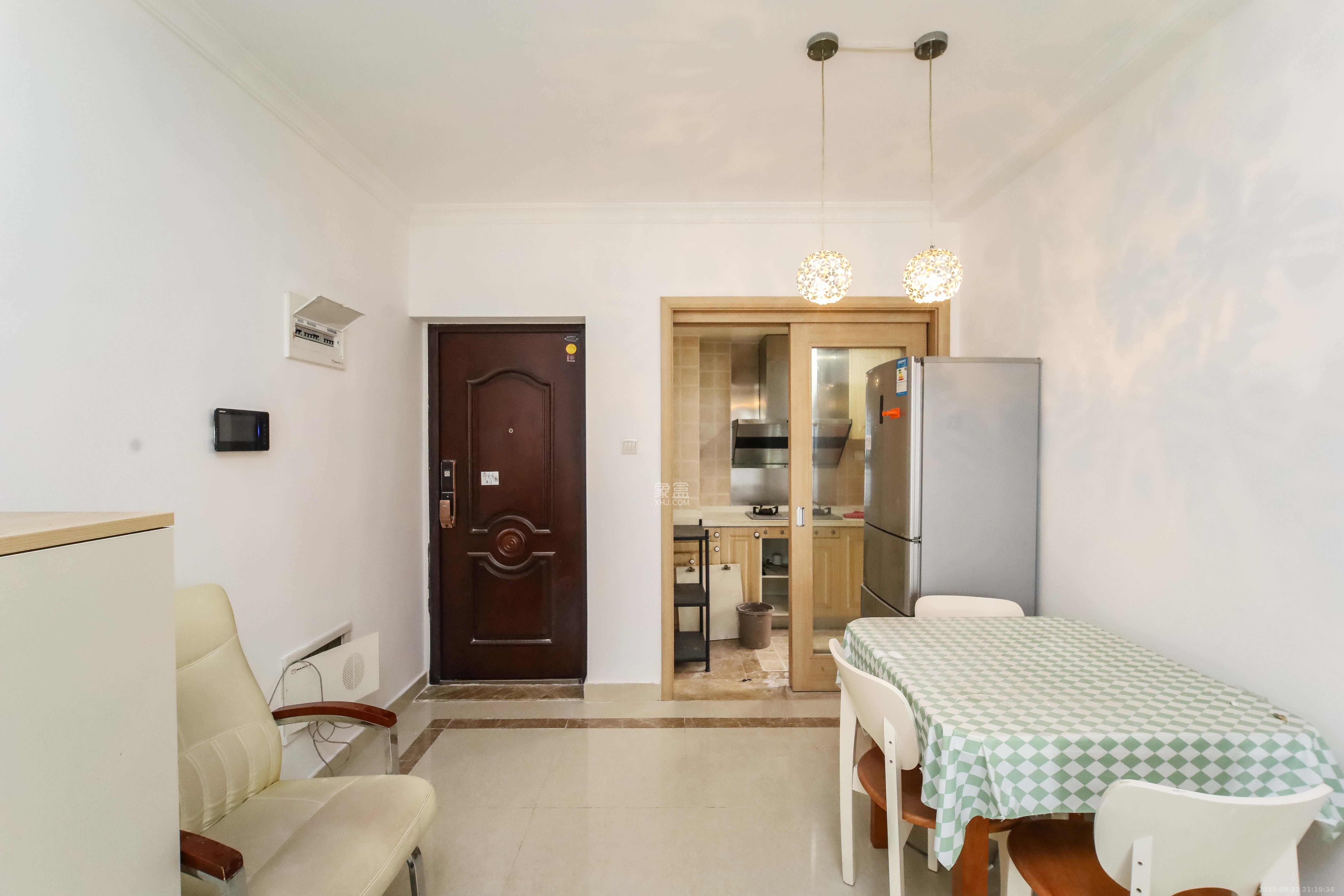 佳兆业时代广场  2室2厅1卫    66.0万客厅