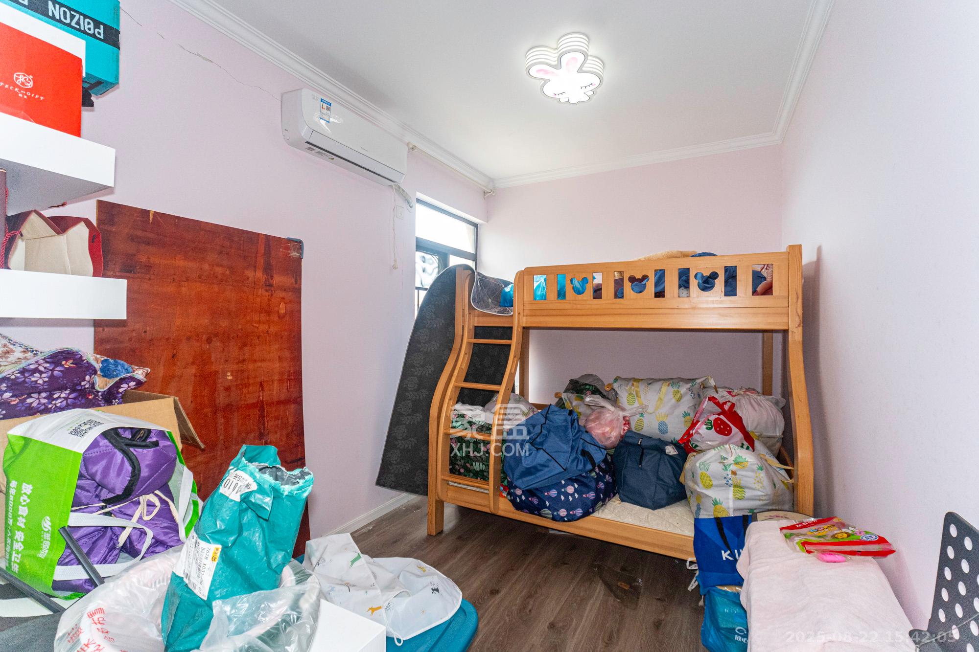 艾美潇湘  4室2厅2卫    79.8万 艾美潇湘  4室2厅2卫    79.8万卧室