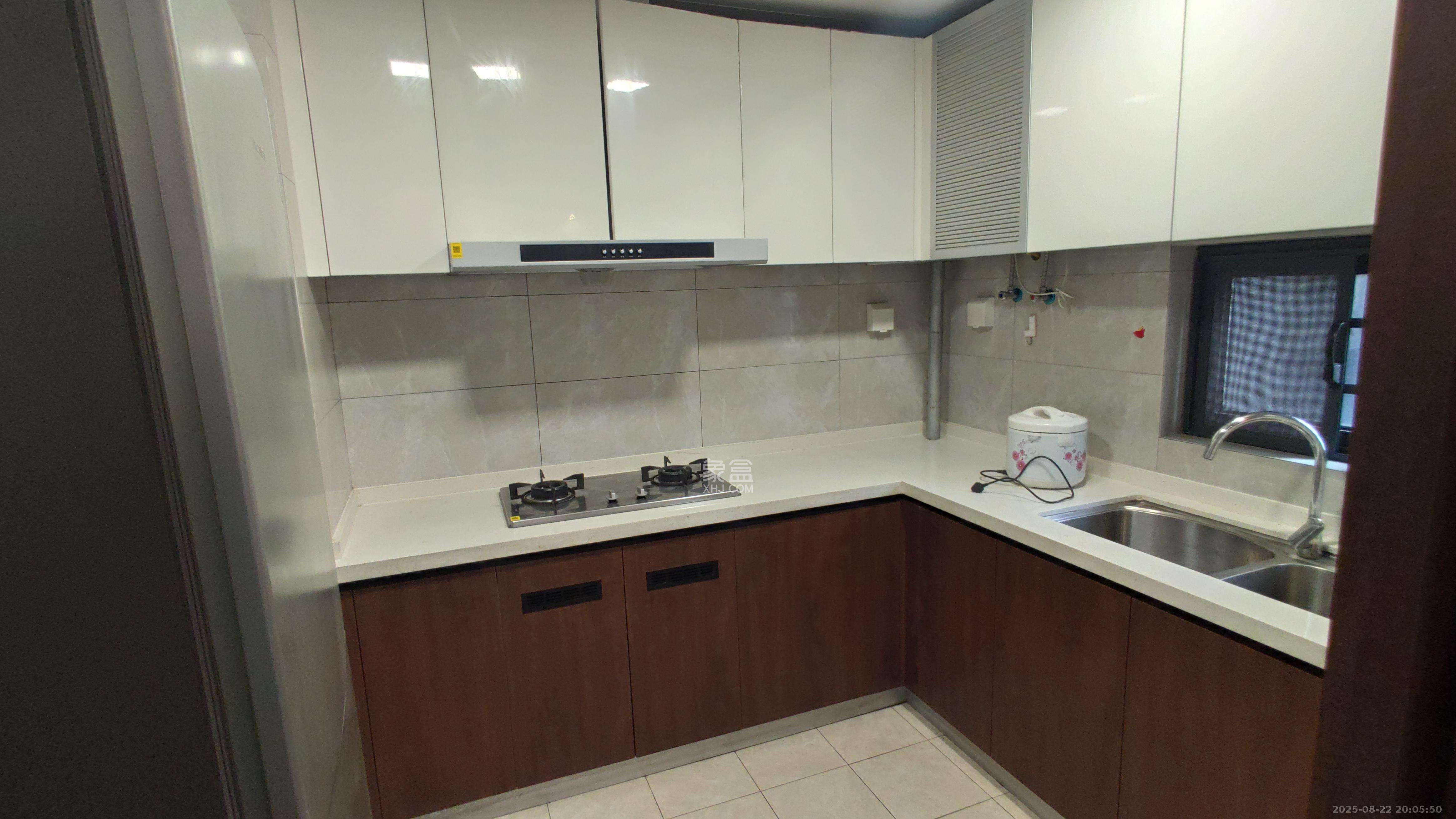 汇金城/嘉华城（二期、三期）  4室2厅2卫    2700.0元/月室内图