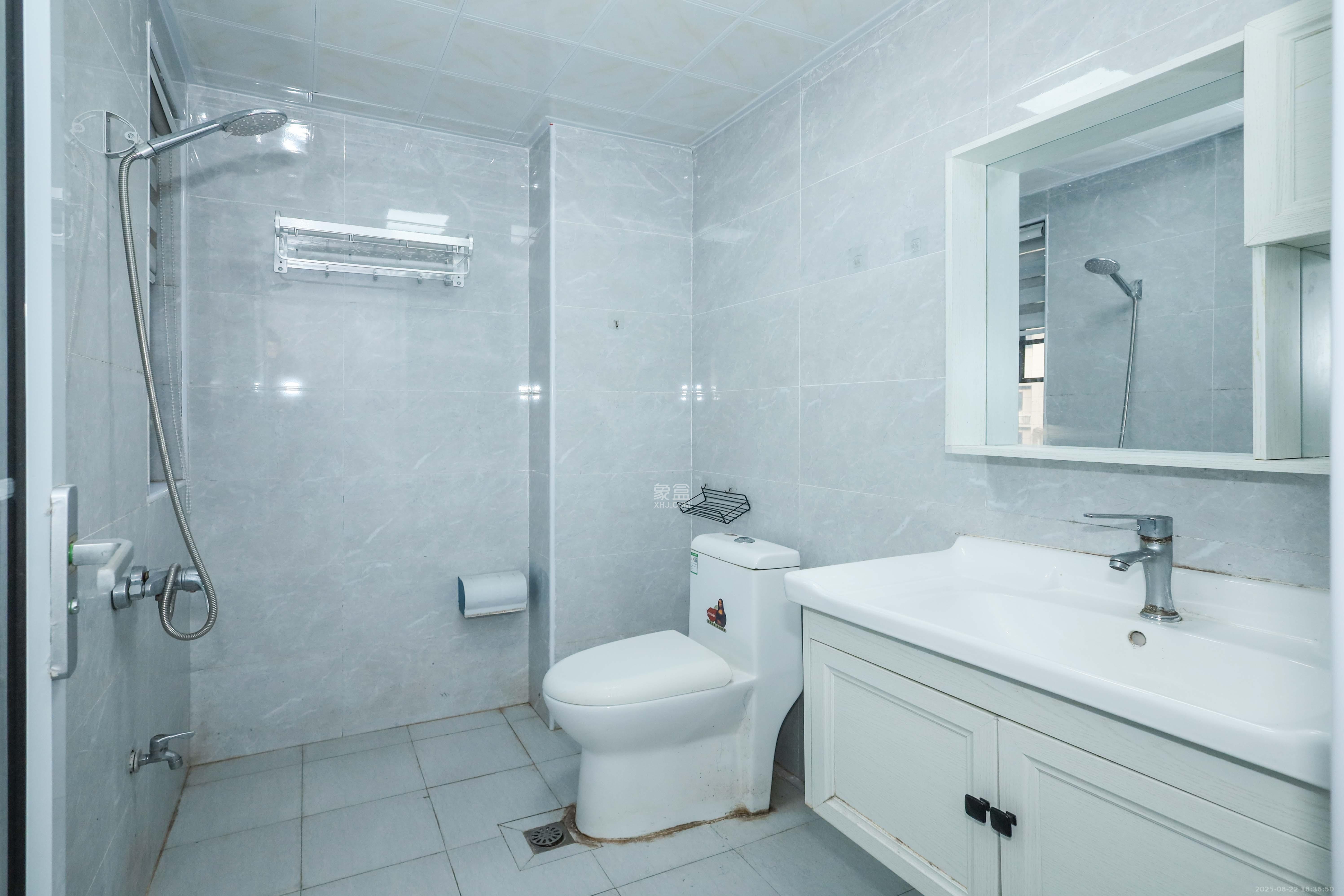 中国铁建梅溪青秀二期  4室2厅2卫    145.0万卫生间