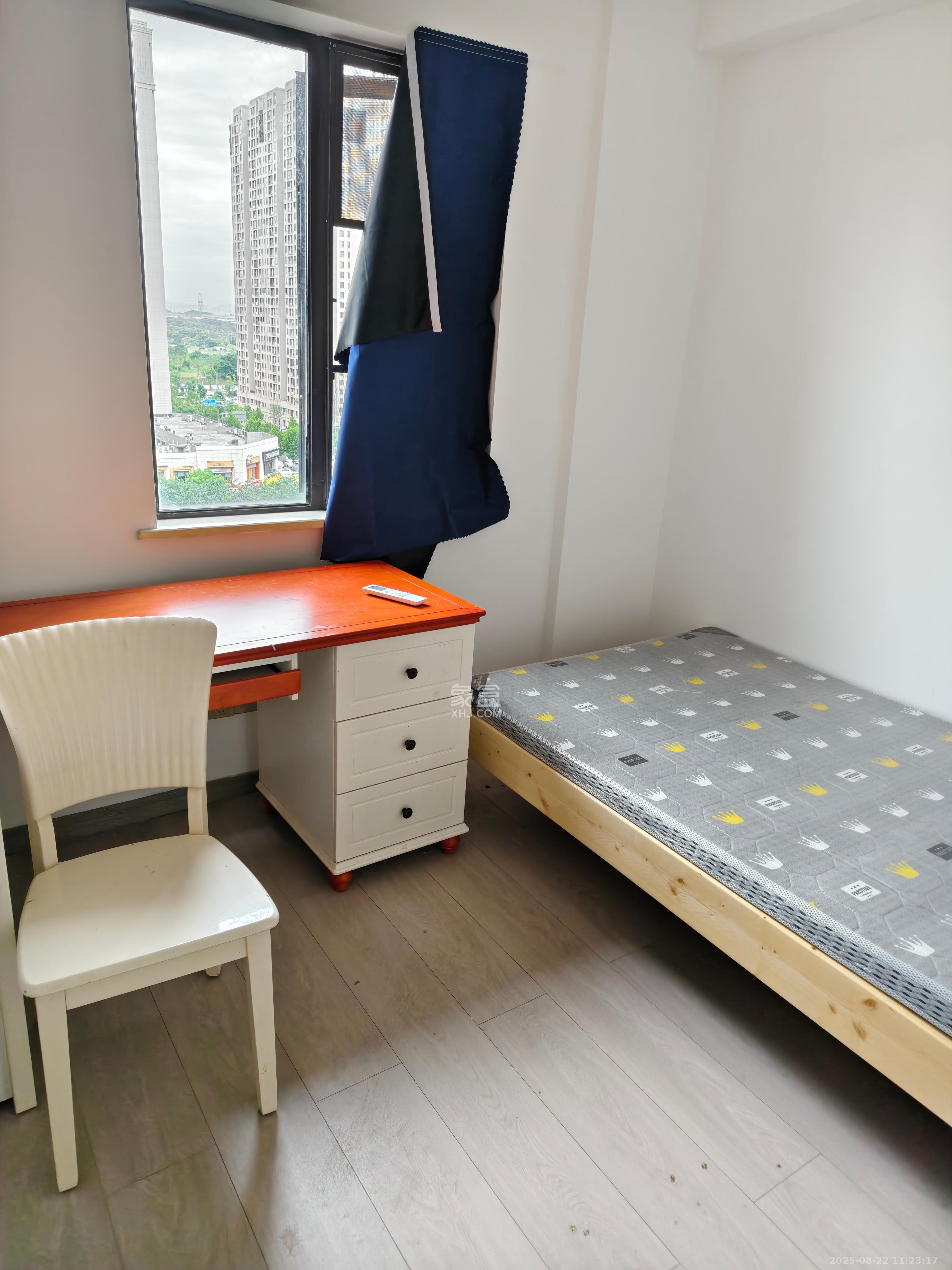 星湖湾一期高层  4室2厅2卫   2800.00元/月室内图