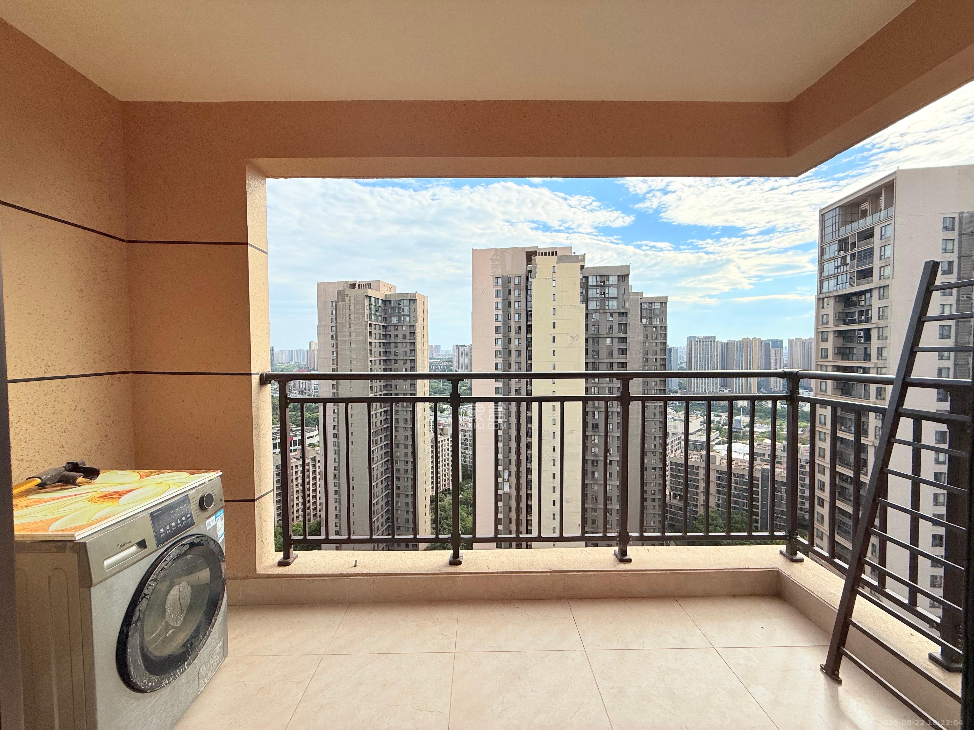 保利茉莉公馆 3室2厅1卫 3200.0元/月 保利茉莉公馆 3室2厅1卫 3200.0元/月室内图