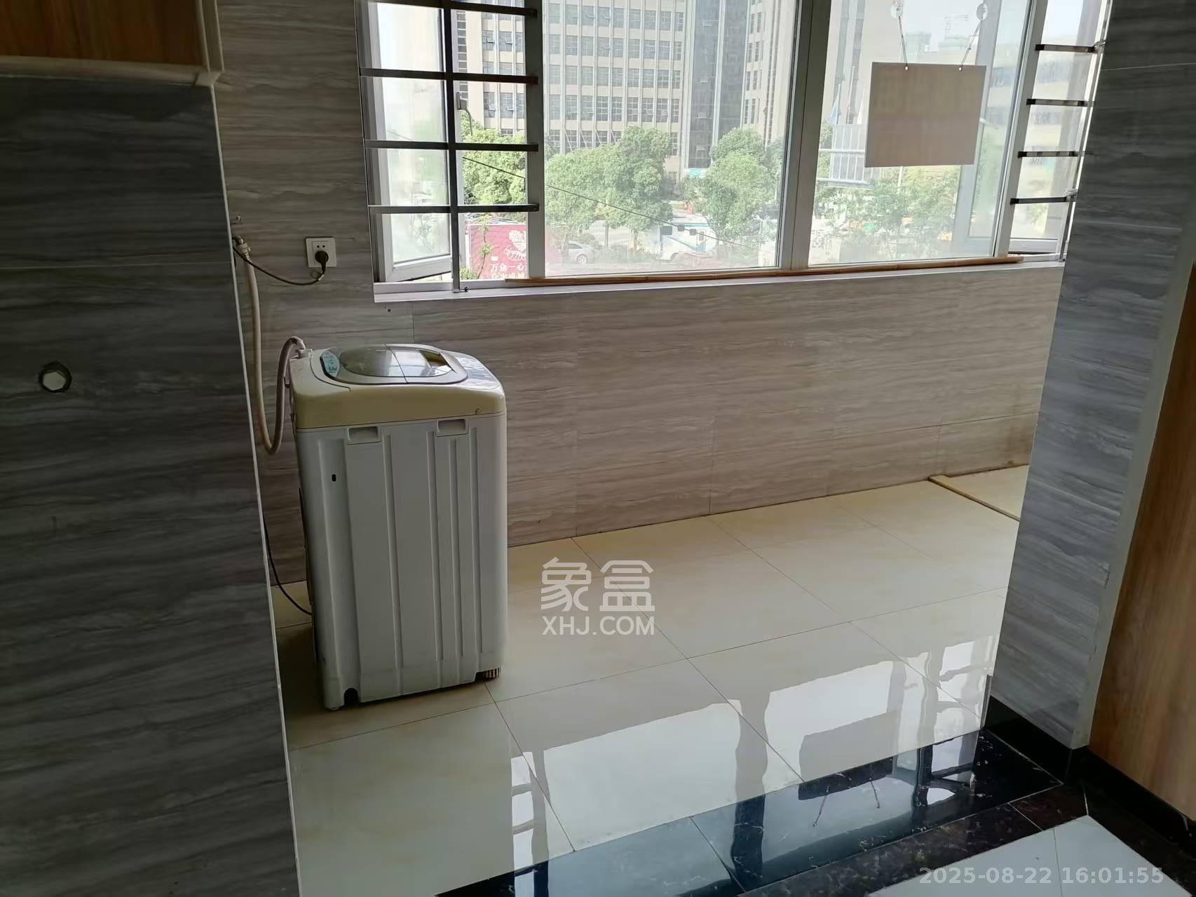 莲香园 3室2厅2卫 2000.0元/月 莲香园 3室2厅2卫 2000.0元/月室内图