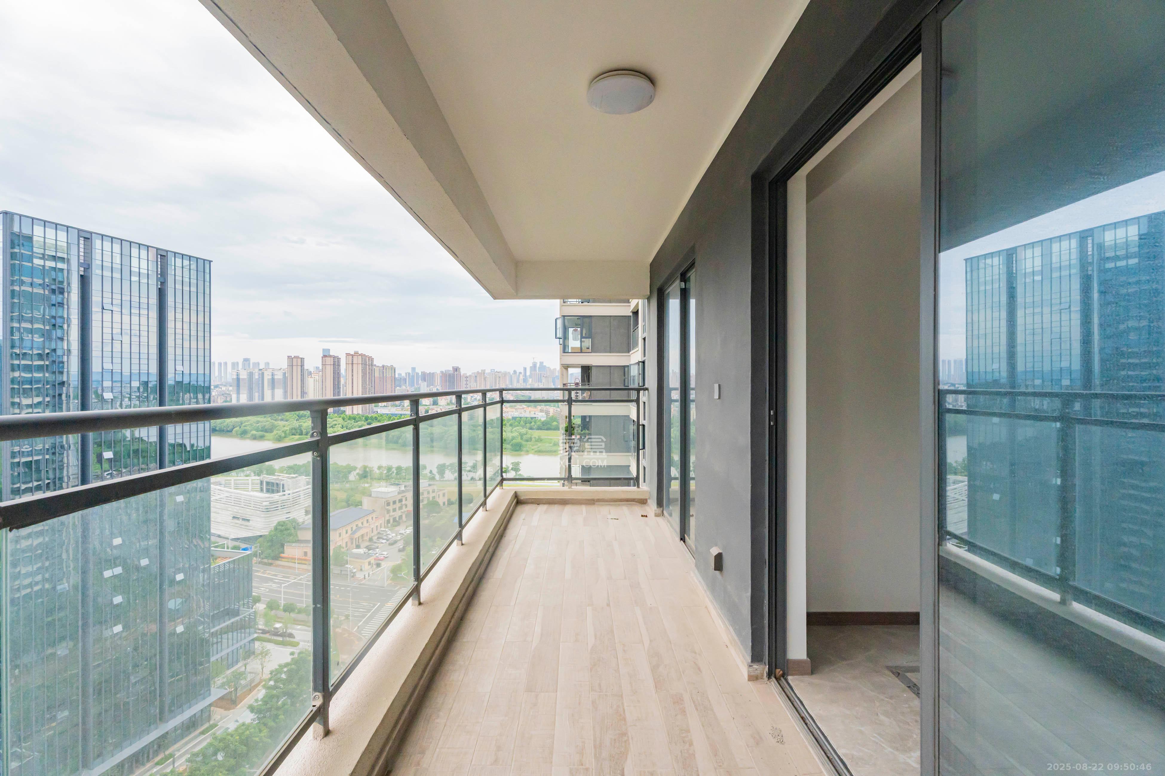 绿地V岛 3室2厅2卫 3800.0元/月 绿地V岛 3室2厅2卫 3800.0元/月室内图