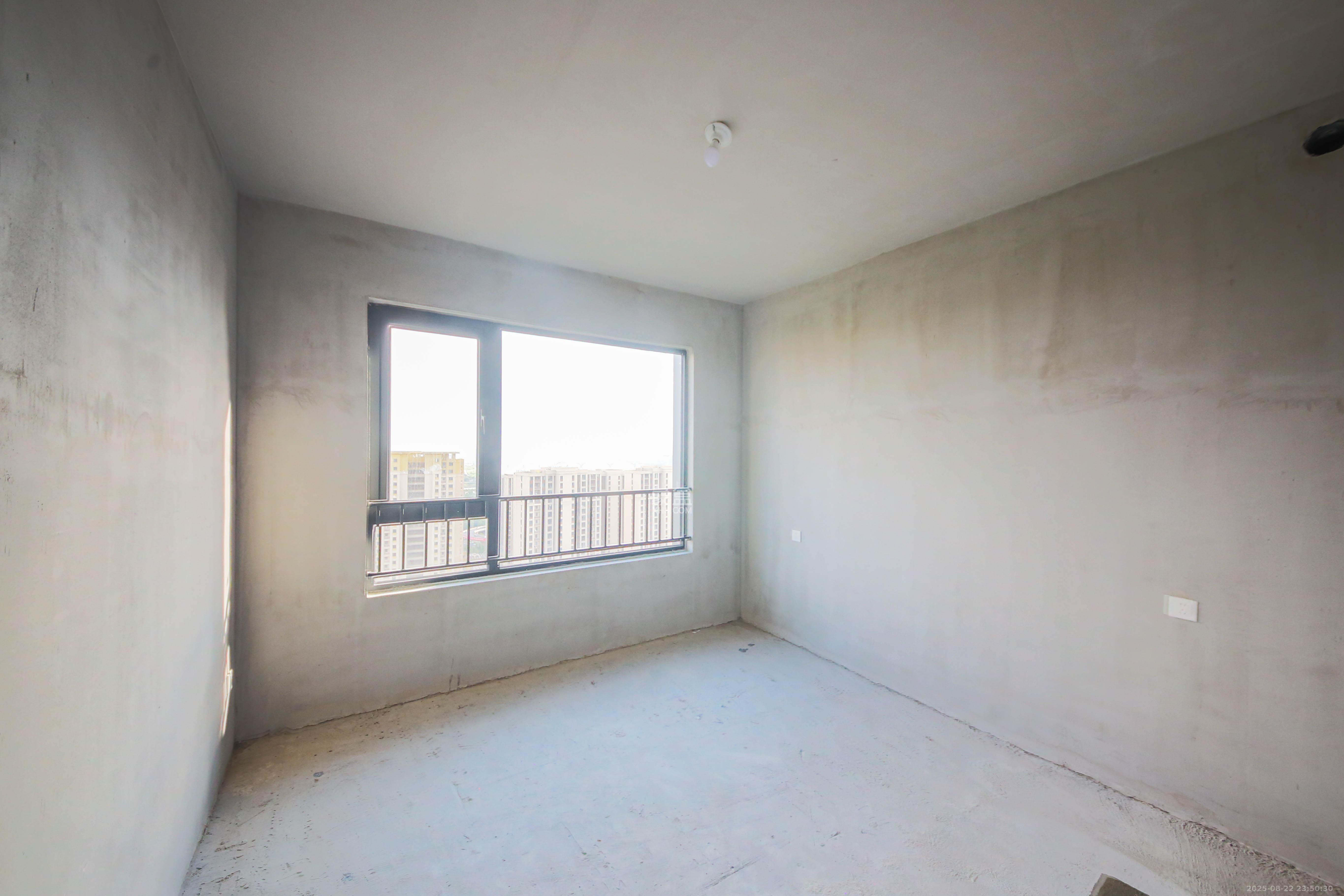 龙湖云河颂  4室2厅3卫    300.0万 龙湖云河颂  4室2厅3卫    300.0万卧室