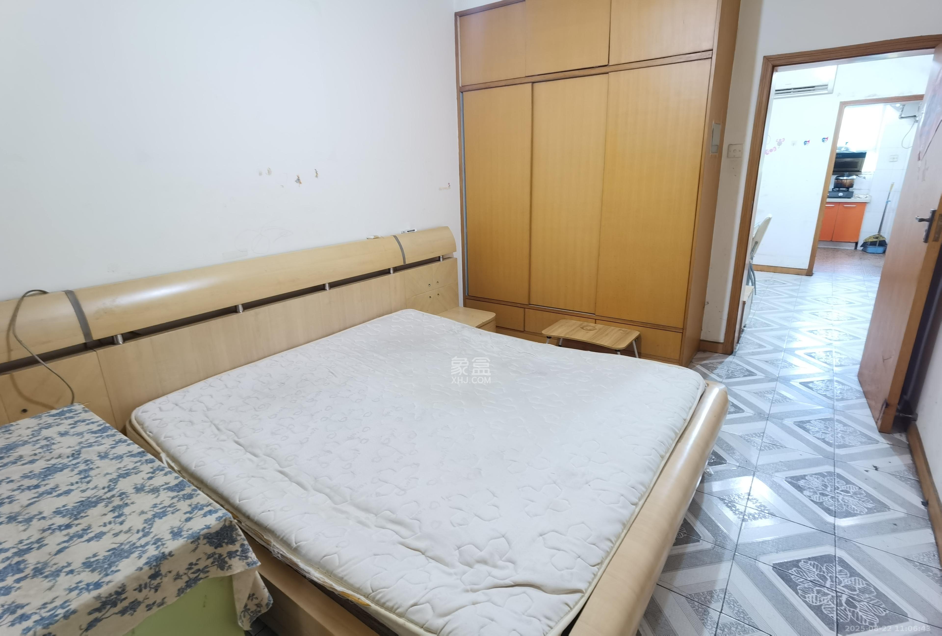 东风路地税局  3室1厅1卫    1800.0元/月室内图