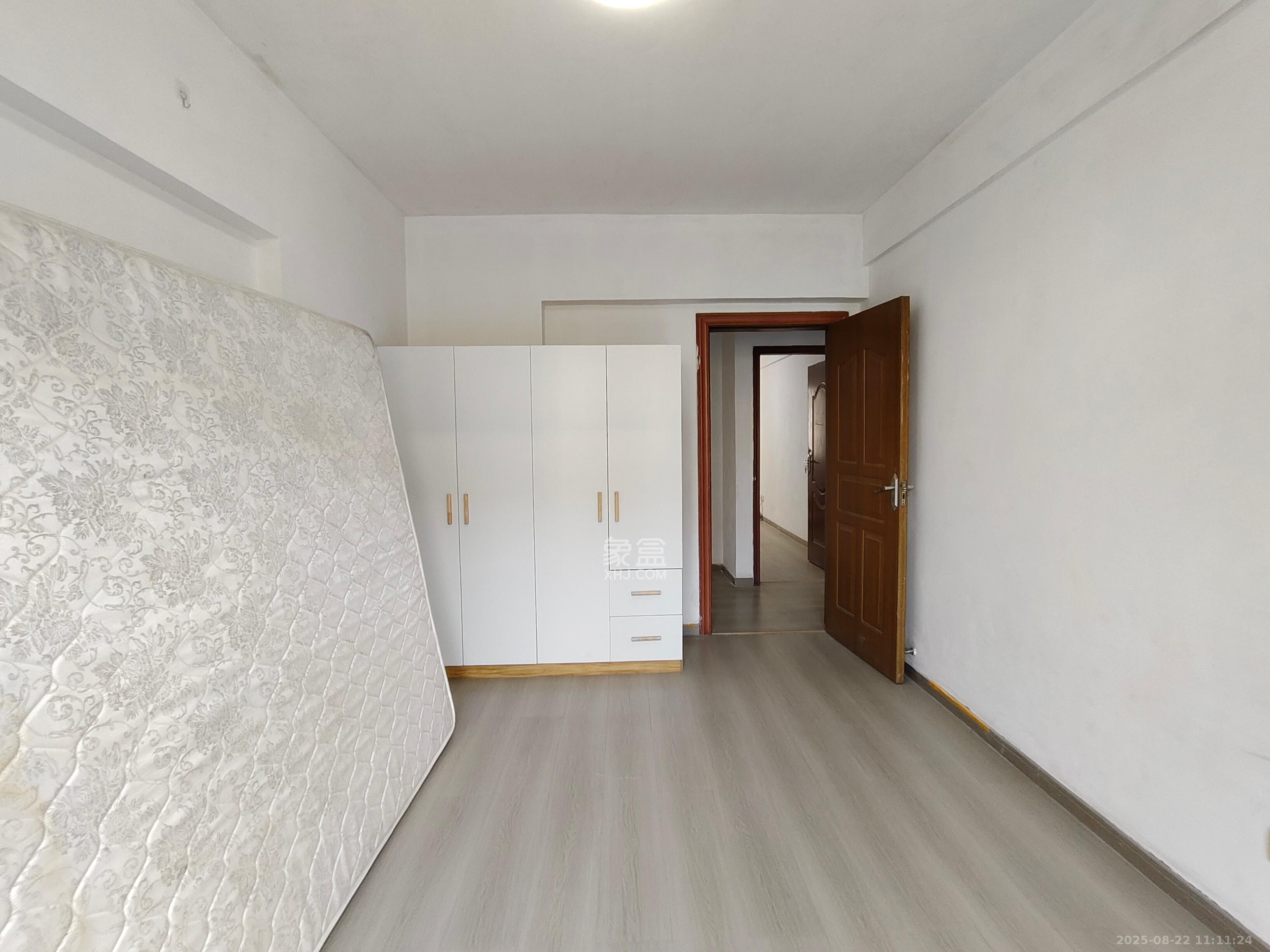 银港水晶城  4室2厅1卫    3200.0元/月 银港水晶城  4室2厅1卫    3200.0元/月室内图