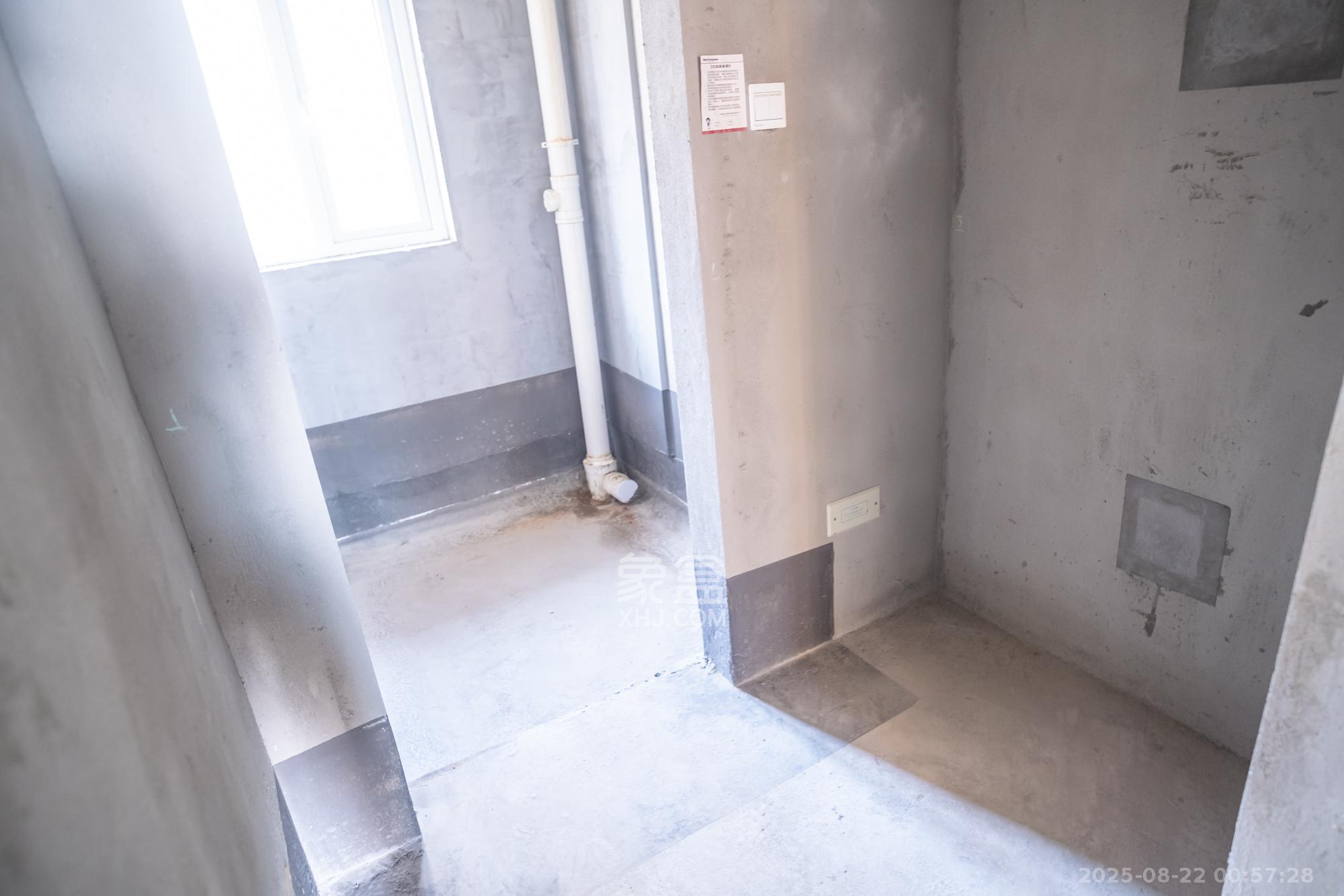 荣盛花语城  4室2厅2卫    79.0万 荣盛花语城  4室2厅2卫    79.0万卫生间