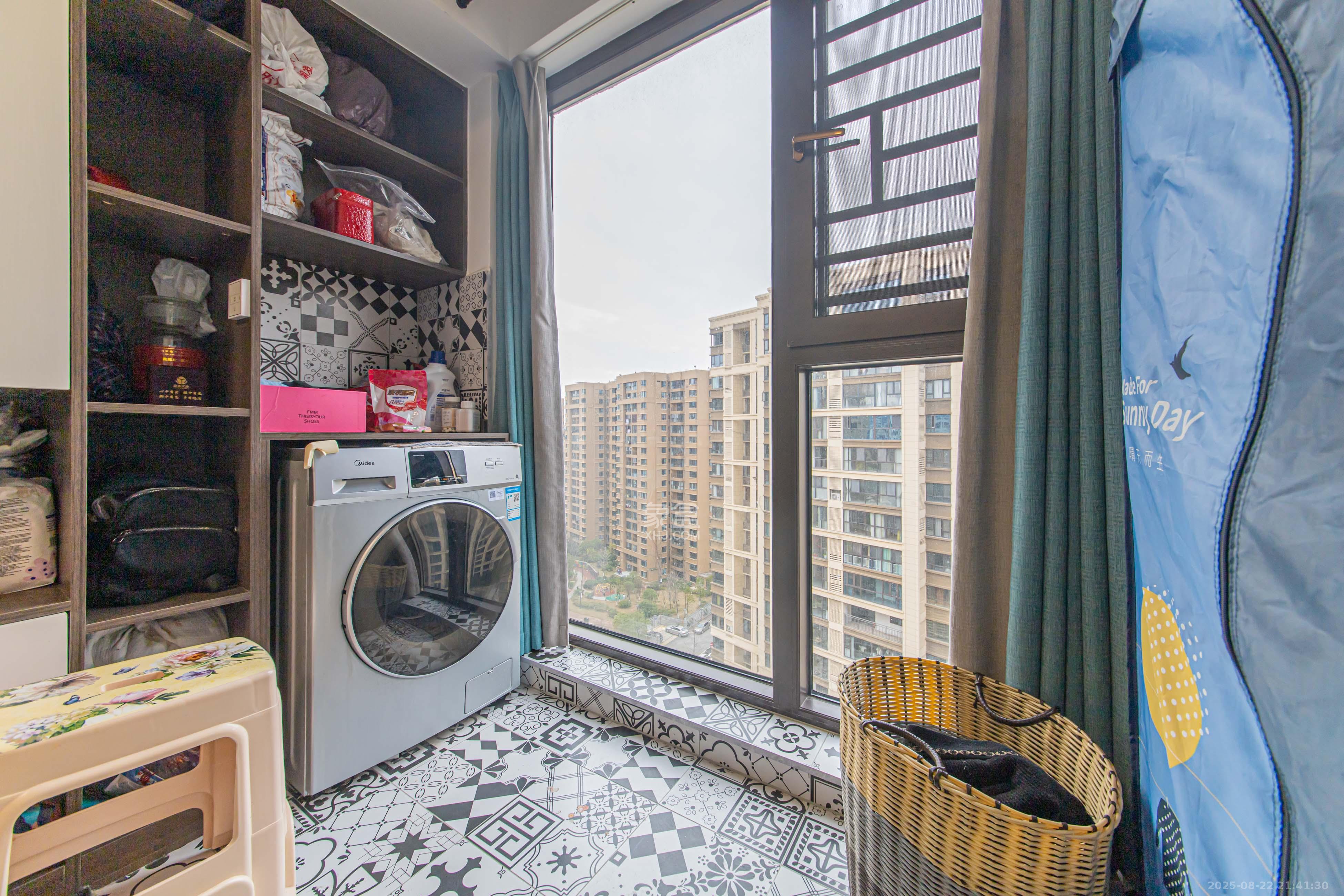 北辰中央公园DF区  3室2厅2卫    118.8万阳台