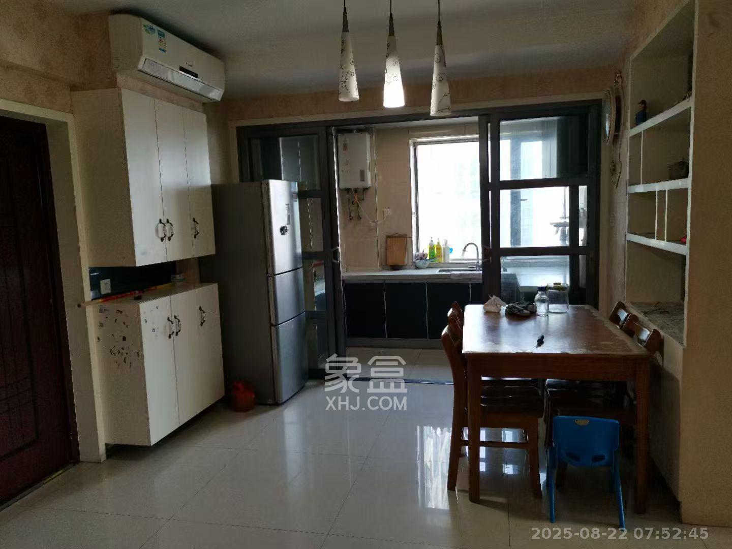 名富公寓  1室2厅1卫    2500.0元/月室内图