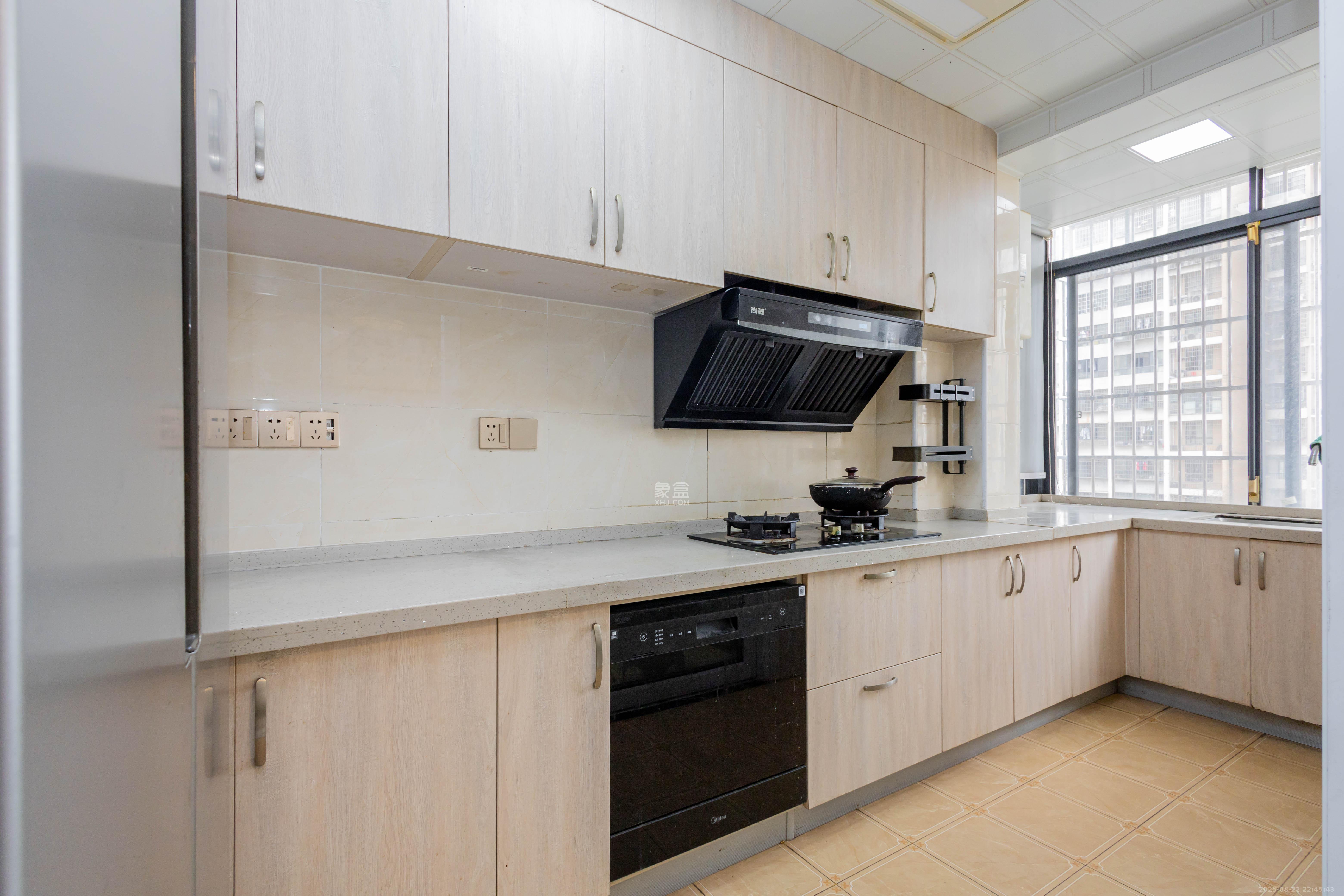 中国铁建国际城二期 4室2厅2卫 86.8万 中国铁建国际城二期 4室2厅2卫 86.8万厨房