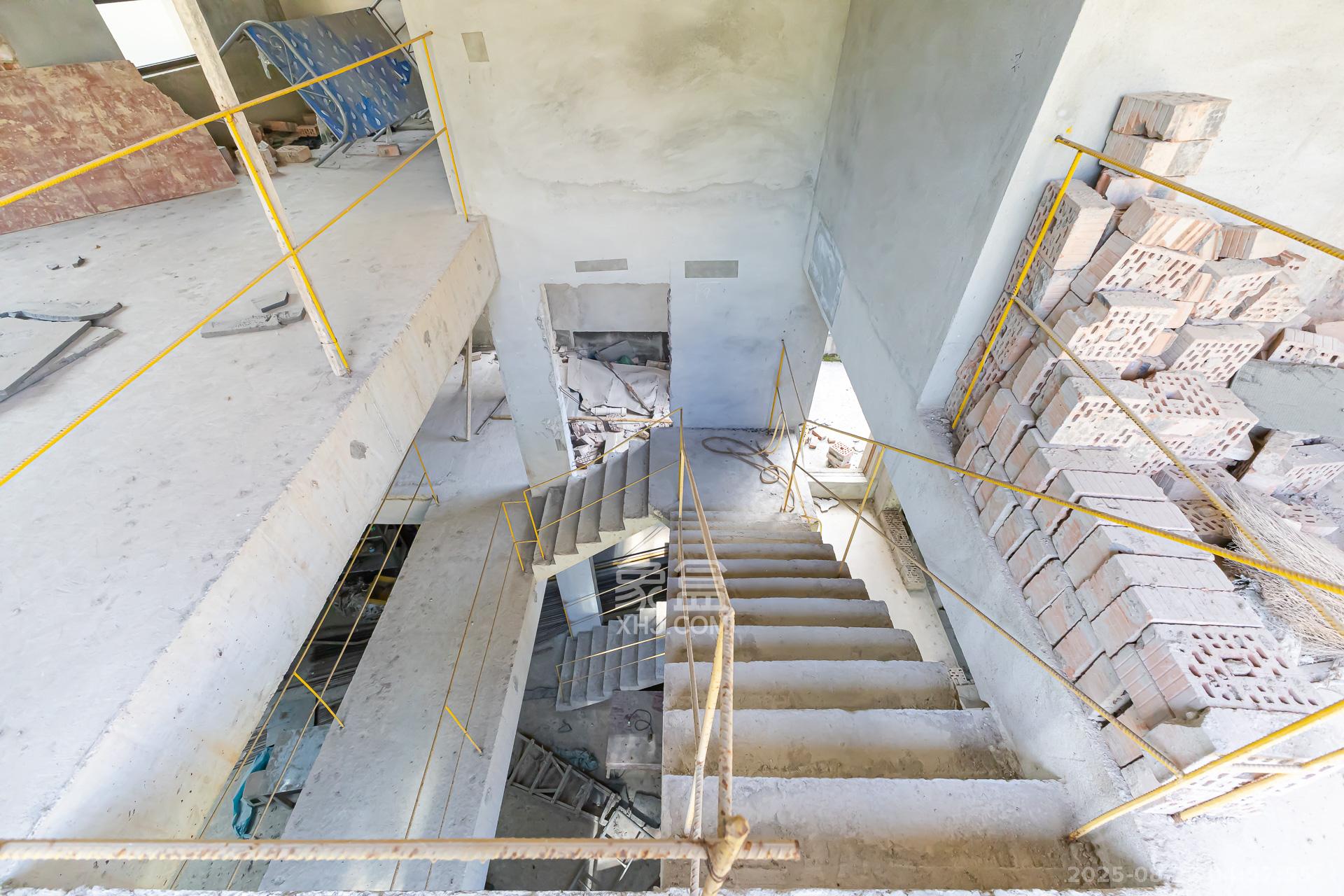 龙湖璟宸原著（龙湖紫宸）  6室2厅4卫    680.0万其他