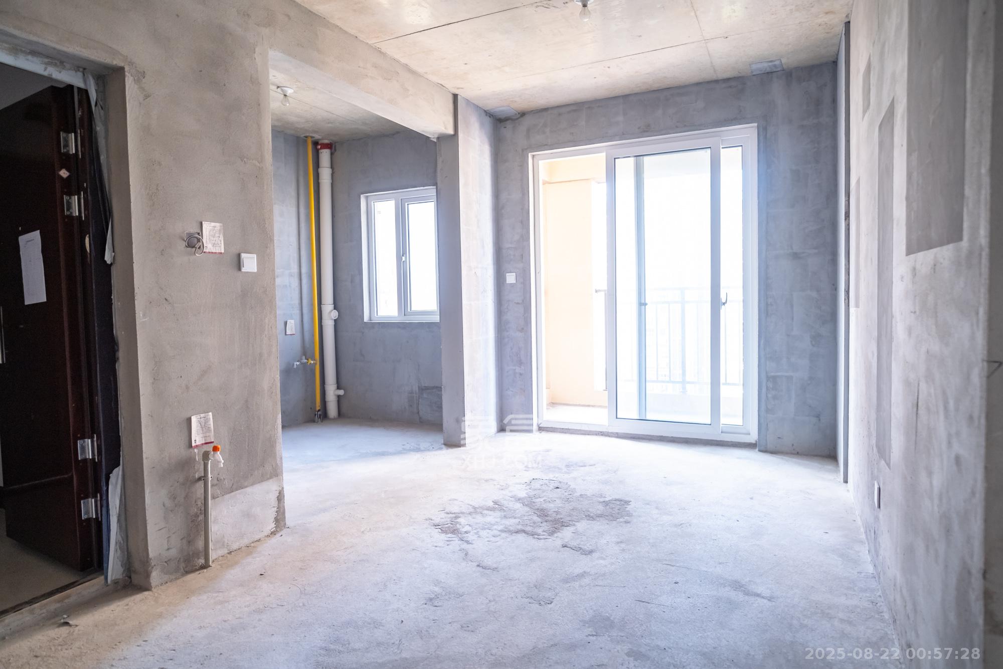 荣盛花语城  4室2厅2卫    79.0万 荣盛花语城  4室2厅2卫    79.0万客厅