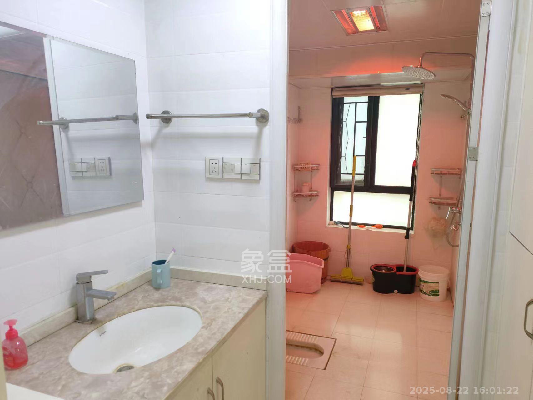 凯轩云顶 4室2厅1卫 3500.0元/月 凯轩云顶 4室2厅1卫 3500.0元/月室内图