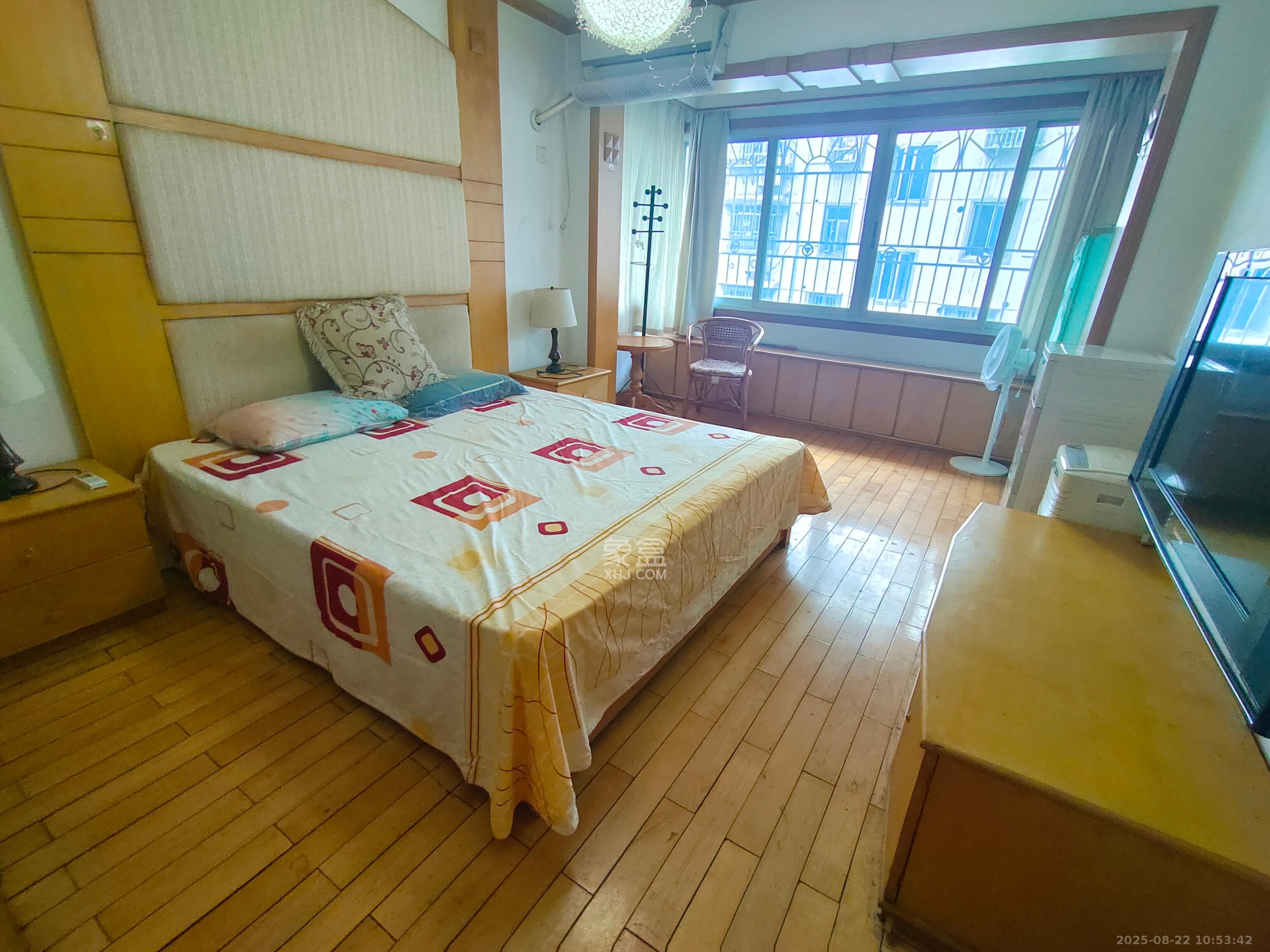 鸿园小区  3室2厅2卫    2600.0元/月 鸿园小区  3室2厅2卫    2600.0元/月室内图