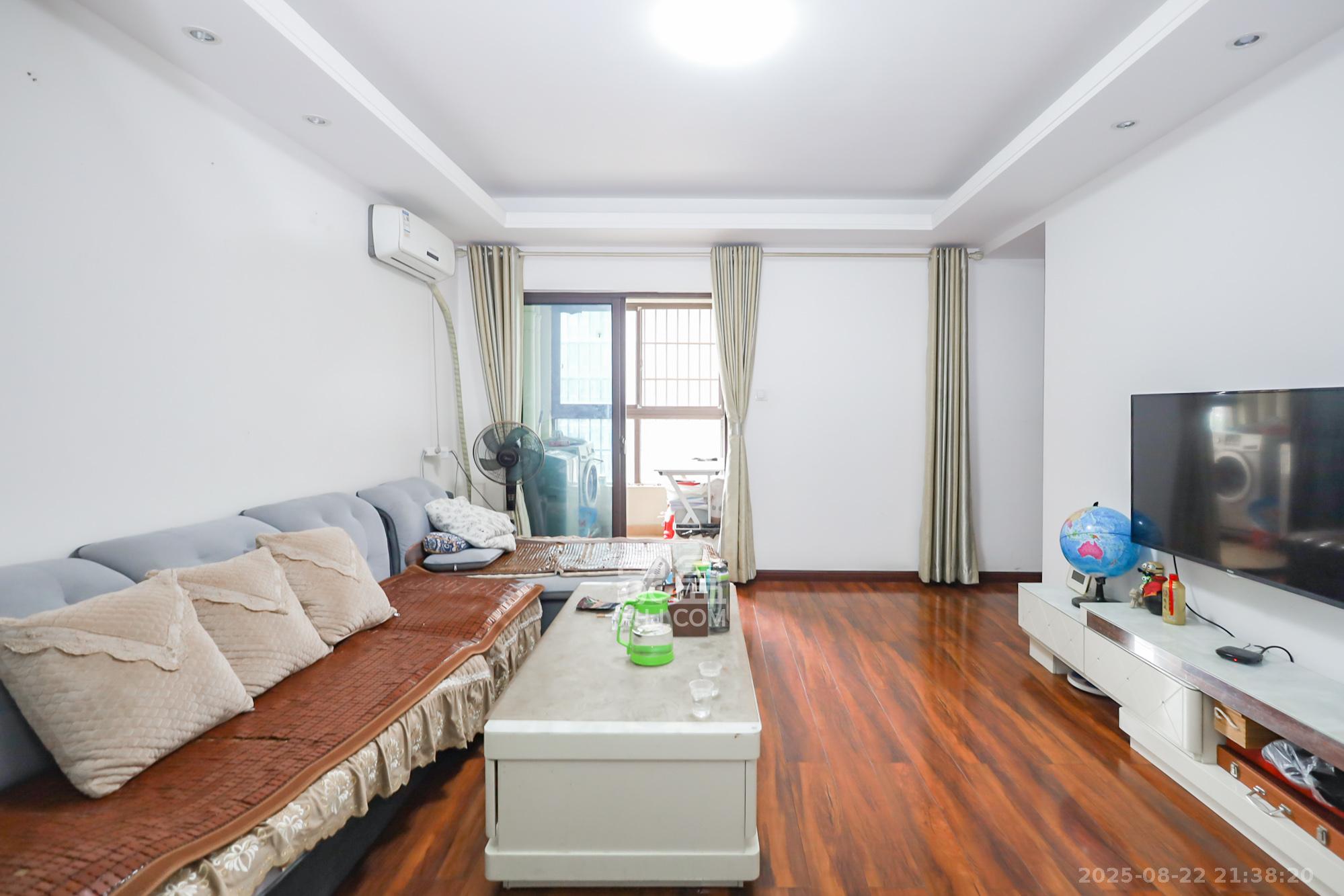 绿地中央广场  3室2厅1卫    90.0万 绿地中央广场  3室2厅1卫    90.0万