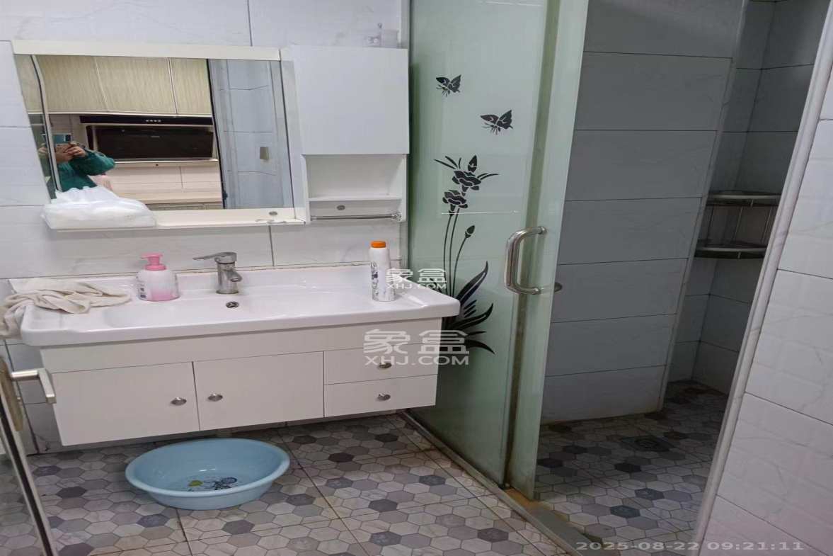 绿城高尔夫小镇 1室1厅1卫 1400.0元/月 绿城高尔夫小镇 1室1厅1卫 1400.0元/月室内图