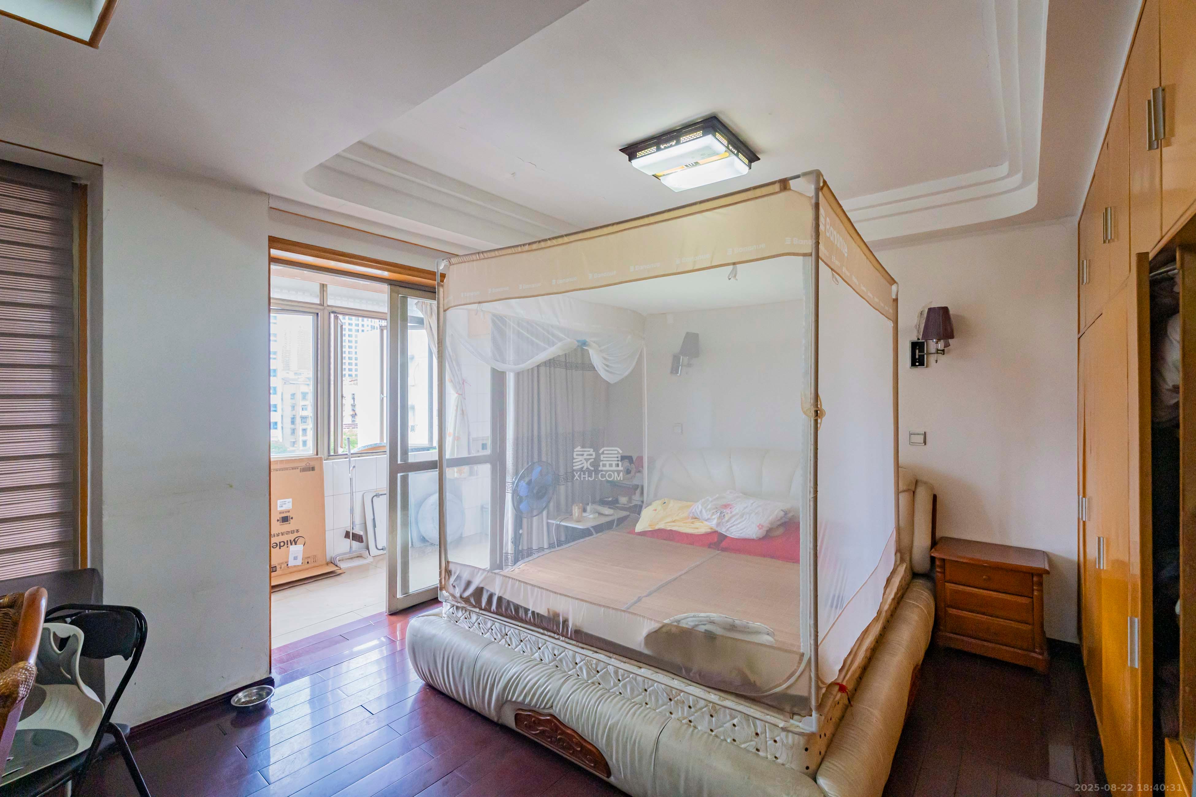 学宫街散盘  4室2厅2卫    110.0万卧室