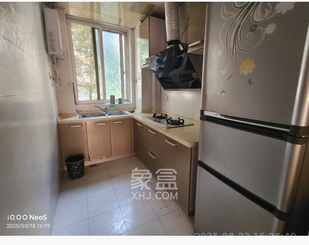 鄱阳小区 3室2厅1卫 1400.0元/月 鄱阳小区 3室2厅1卫 1400.0元/月室内图