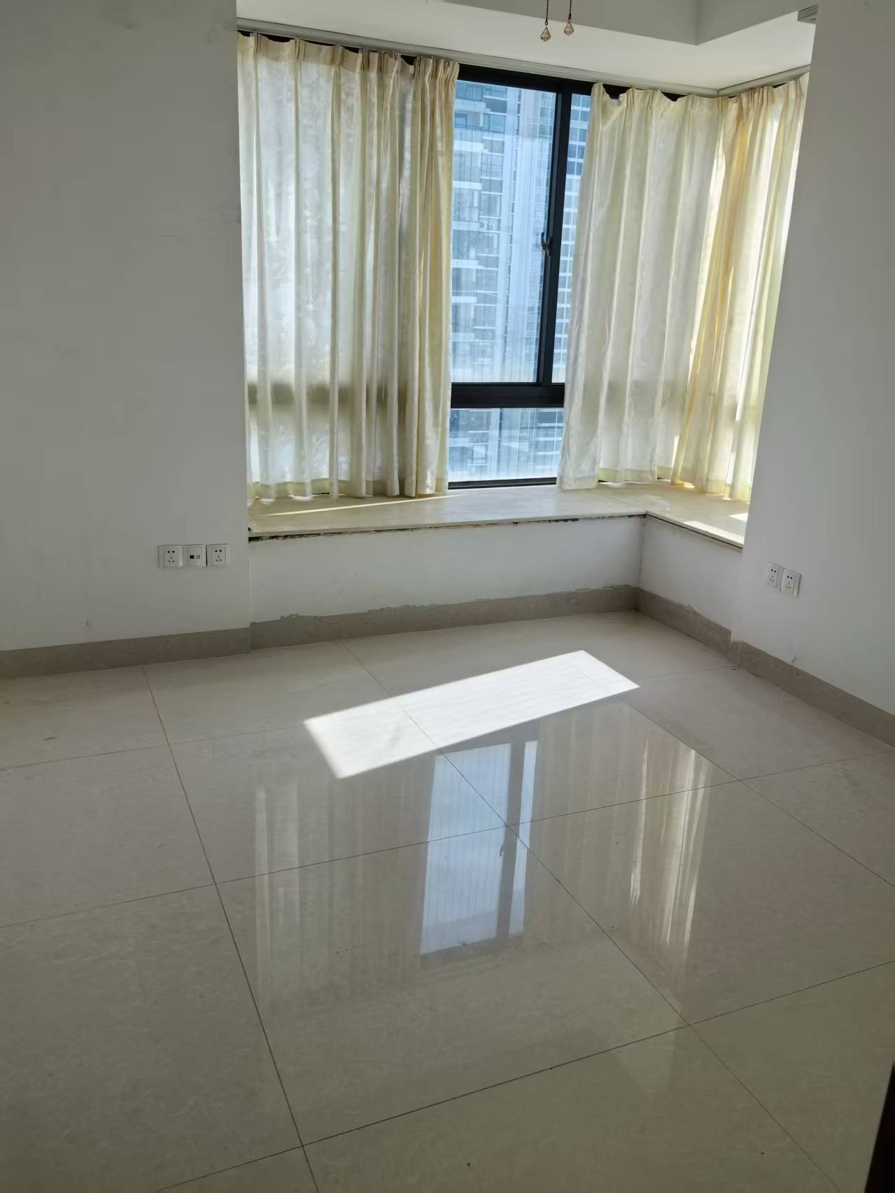 盛达景都一期 5室2厅2卫 4500.0元/月 盛达景都一期 5室2厅2卫 4500.0元/月室内图