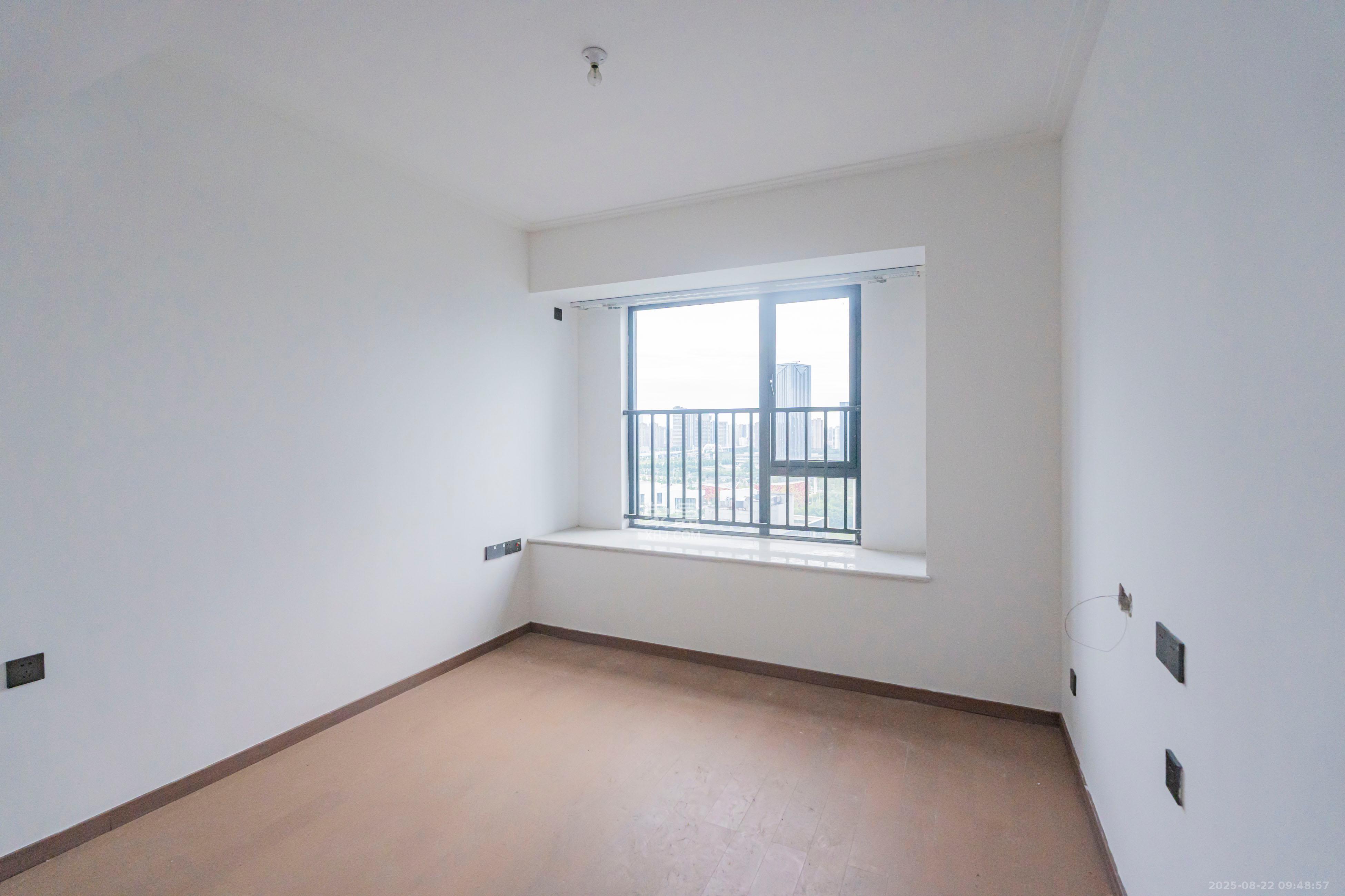 绿地V岛  3室2厅2卫    3800.0元/月室内图