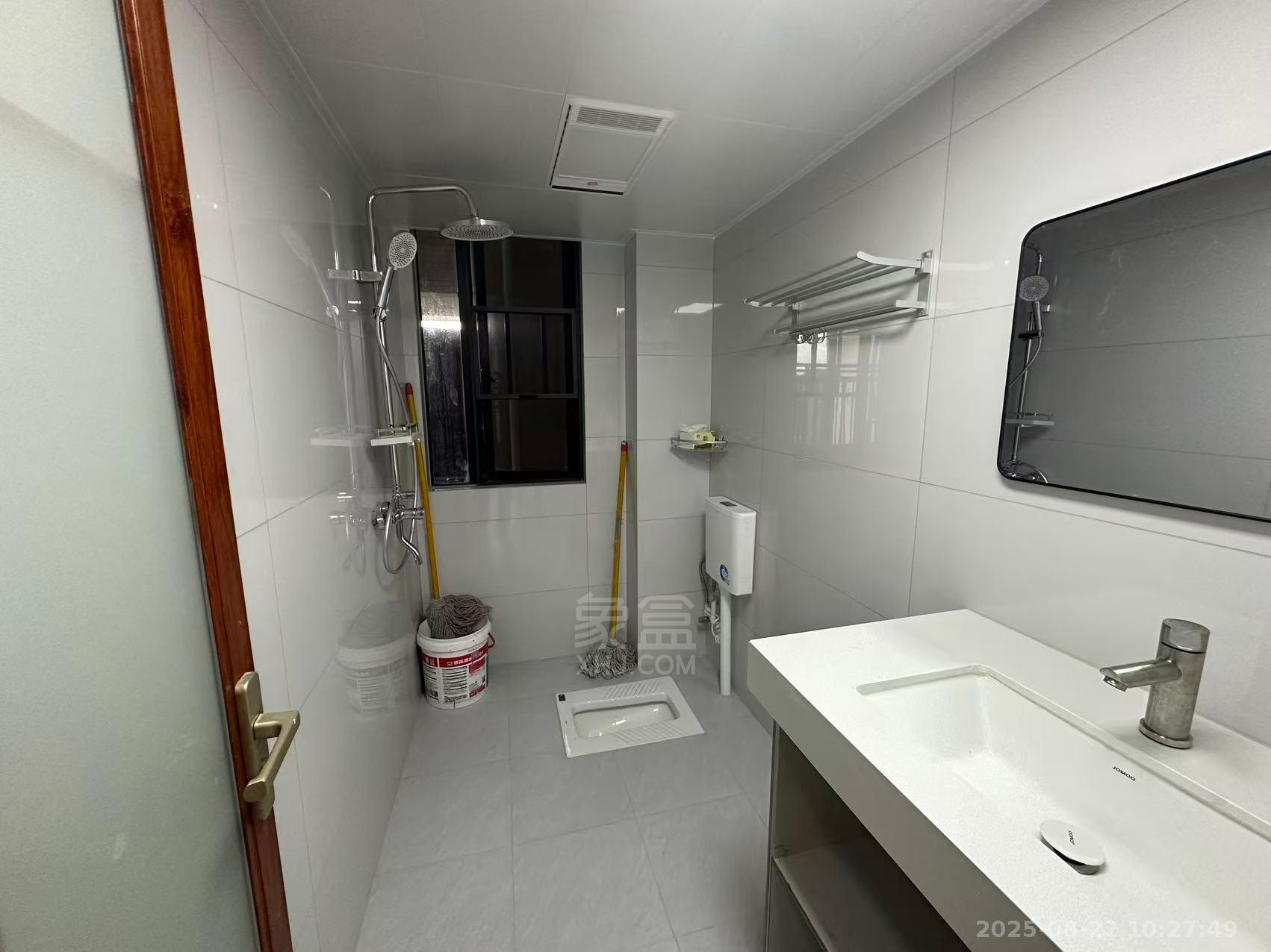 春藤小镇 3室2厅1卫 1600.0元/月 春藤小镇 3室2厅1卫 1600.0元/月室内图