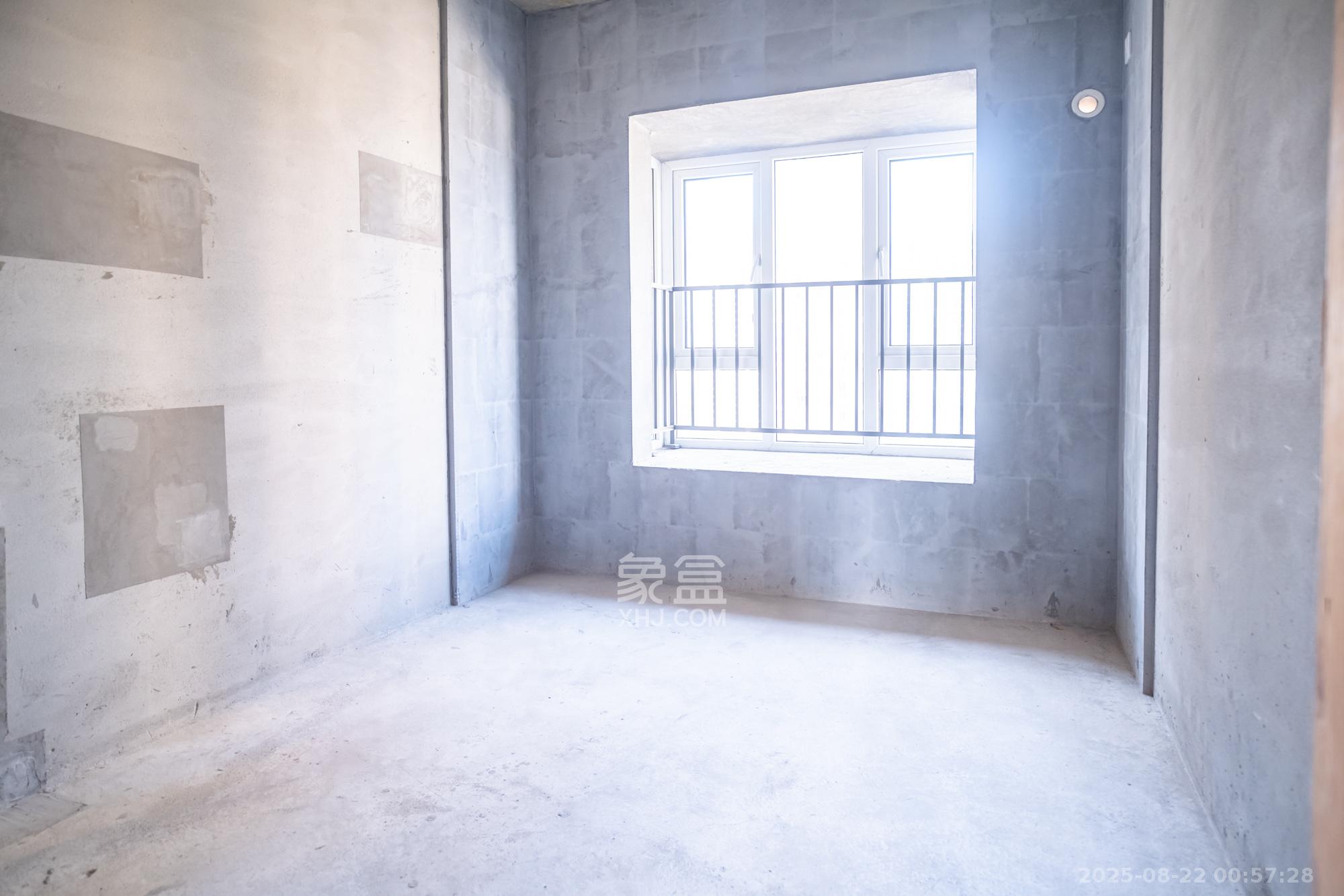 荣盛花语城  4室2厅2卫    79.0万 荣盛花语城  4室2厅2卫    79.0万卧室