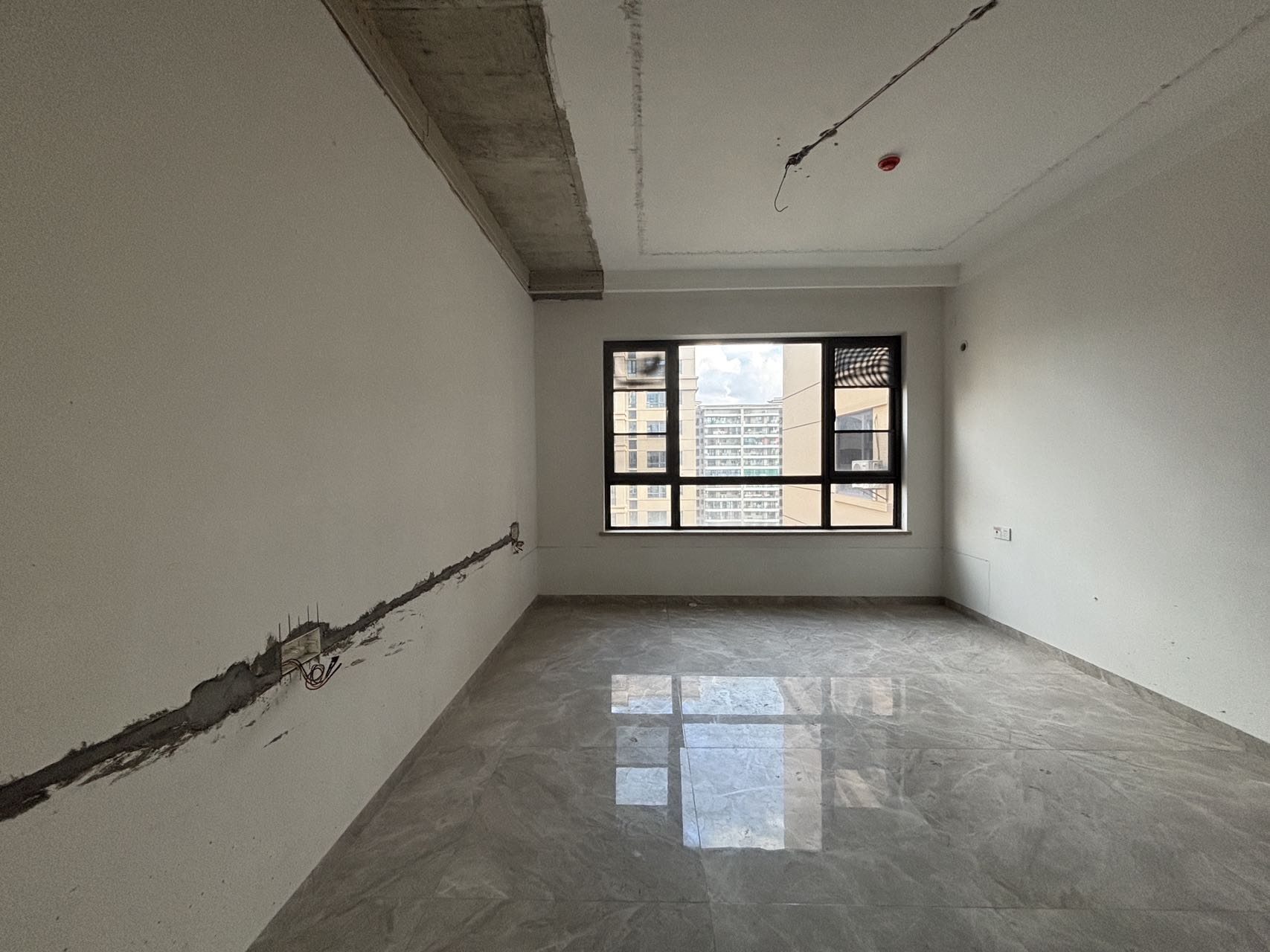 华府蓝湾 4室2厅2卫 230.0万 华府蓝湾 4室2厅2卫 230.0万室内图