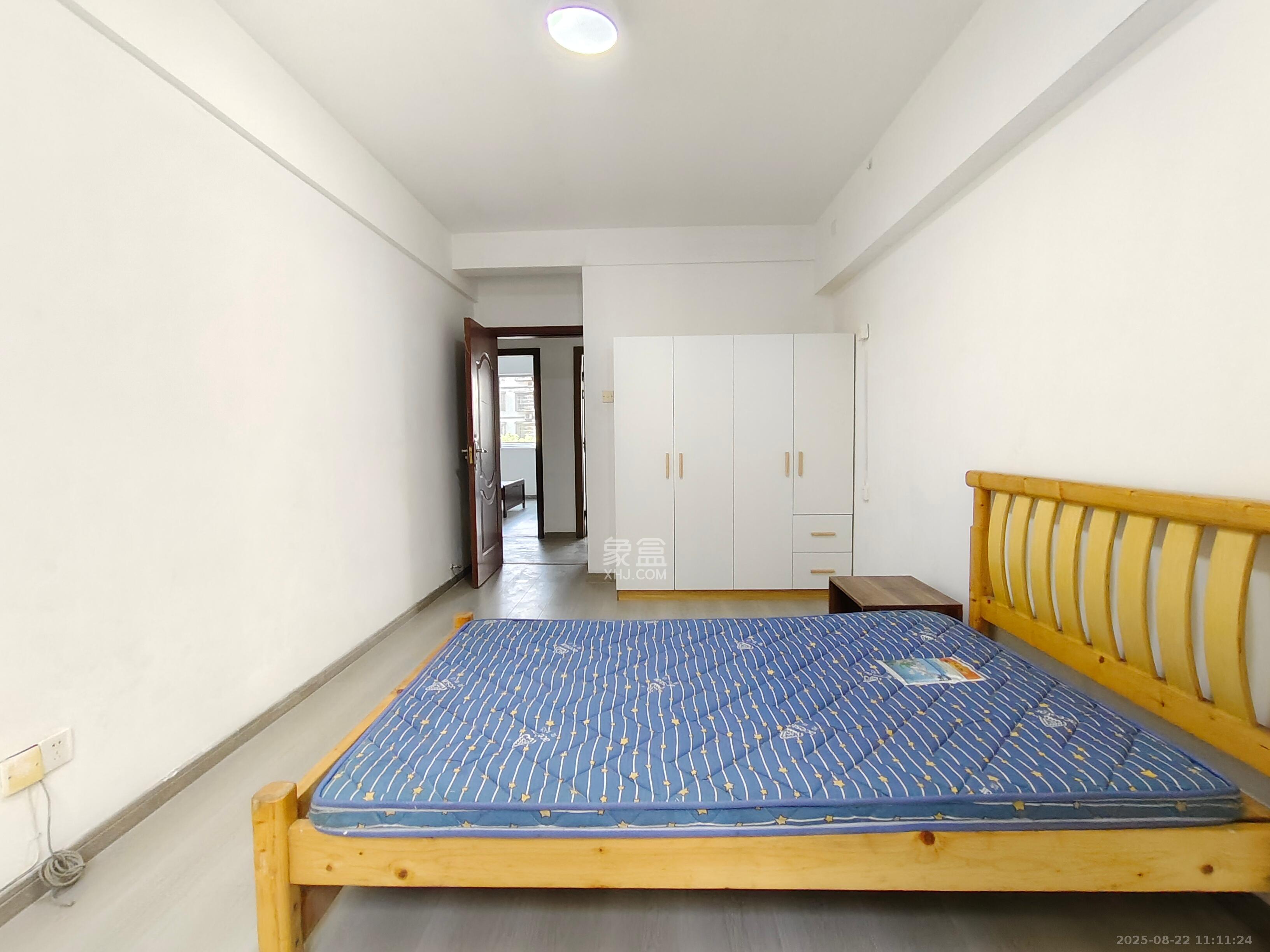 银港水晶城  4室2厅1卫    3200.0元/月 银港水晶城  4室2厅1卫    3200.0元/月室内图