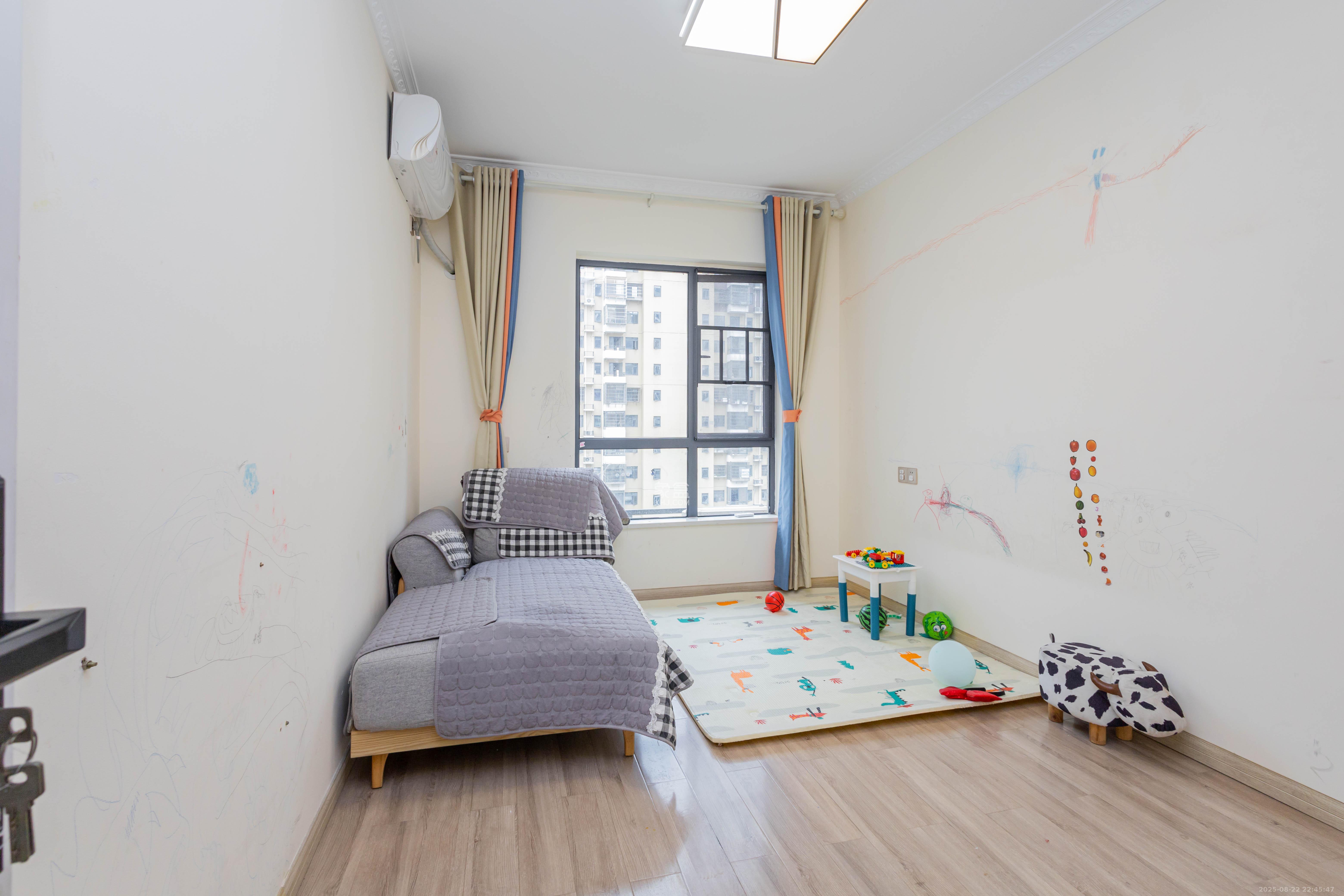 中国铁建国际城二期 4室2厅2卫 86.8万 中国铁建国际城二期 4室2厅2卫 86.8万卧室