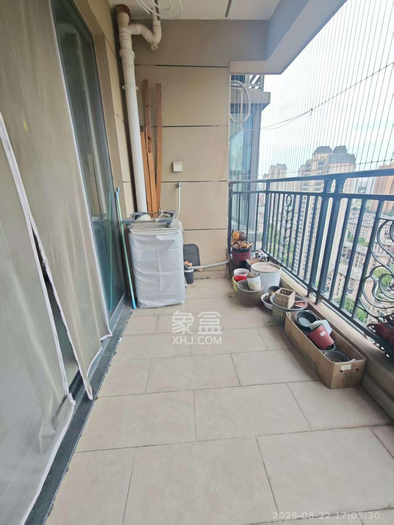 恒大御景天下城一期  3室2厅2卫    2300.0元/月 恒大御景天下城一期  3室2厅2卫    2300.0元/月室内图