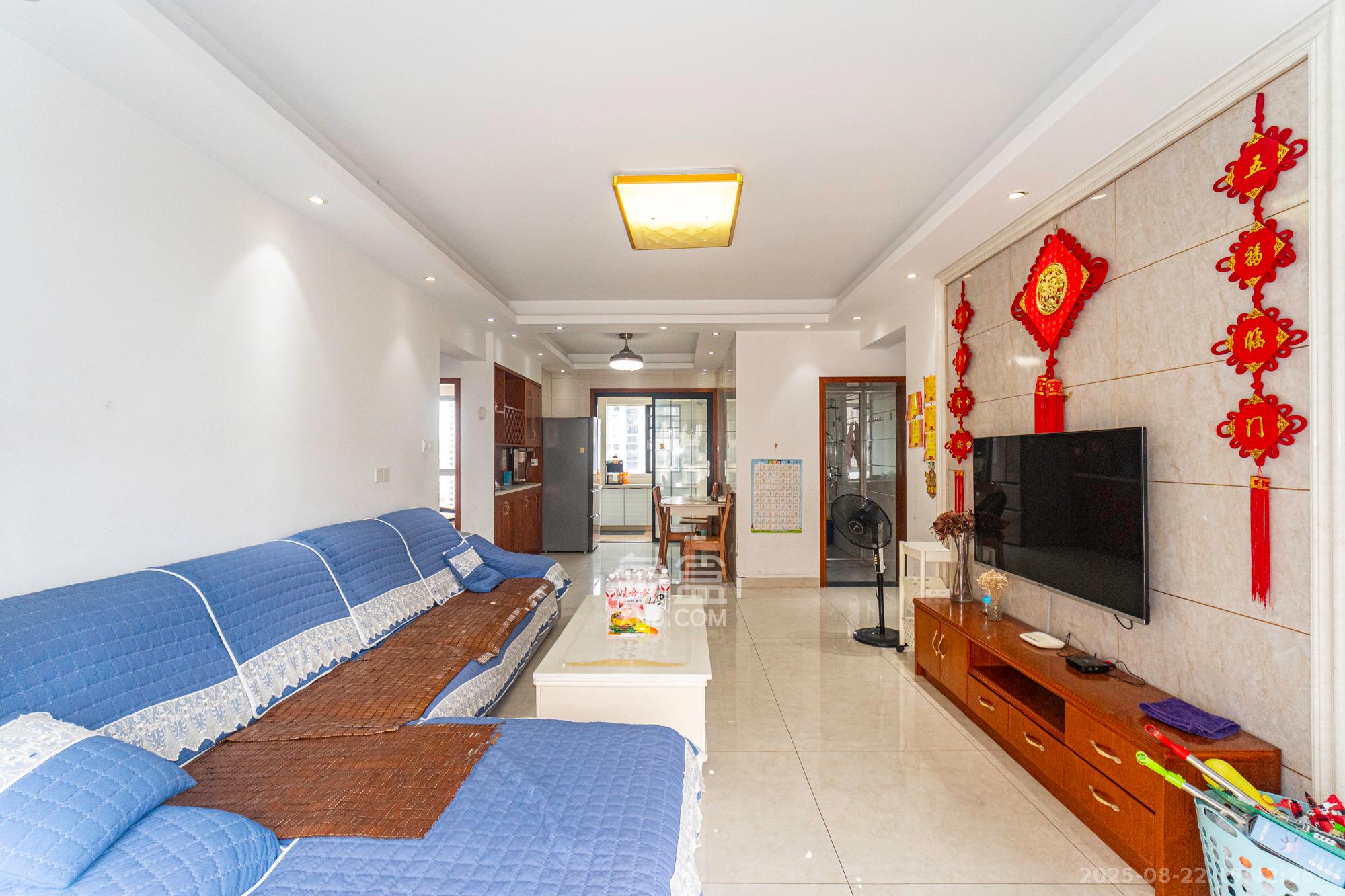 湖湘奥林匹克花园 3室2厅2卫 79.8万 湖湘奥林匹克花园 3室2厅2卫 79.8万客厅